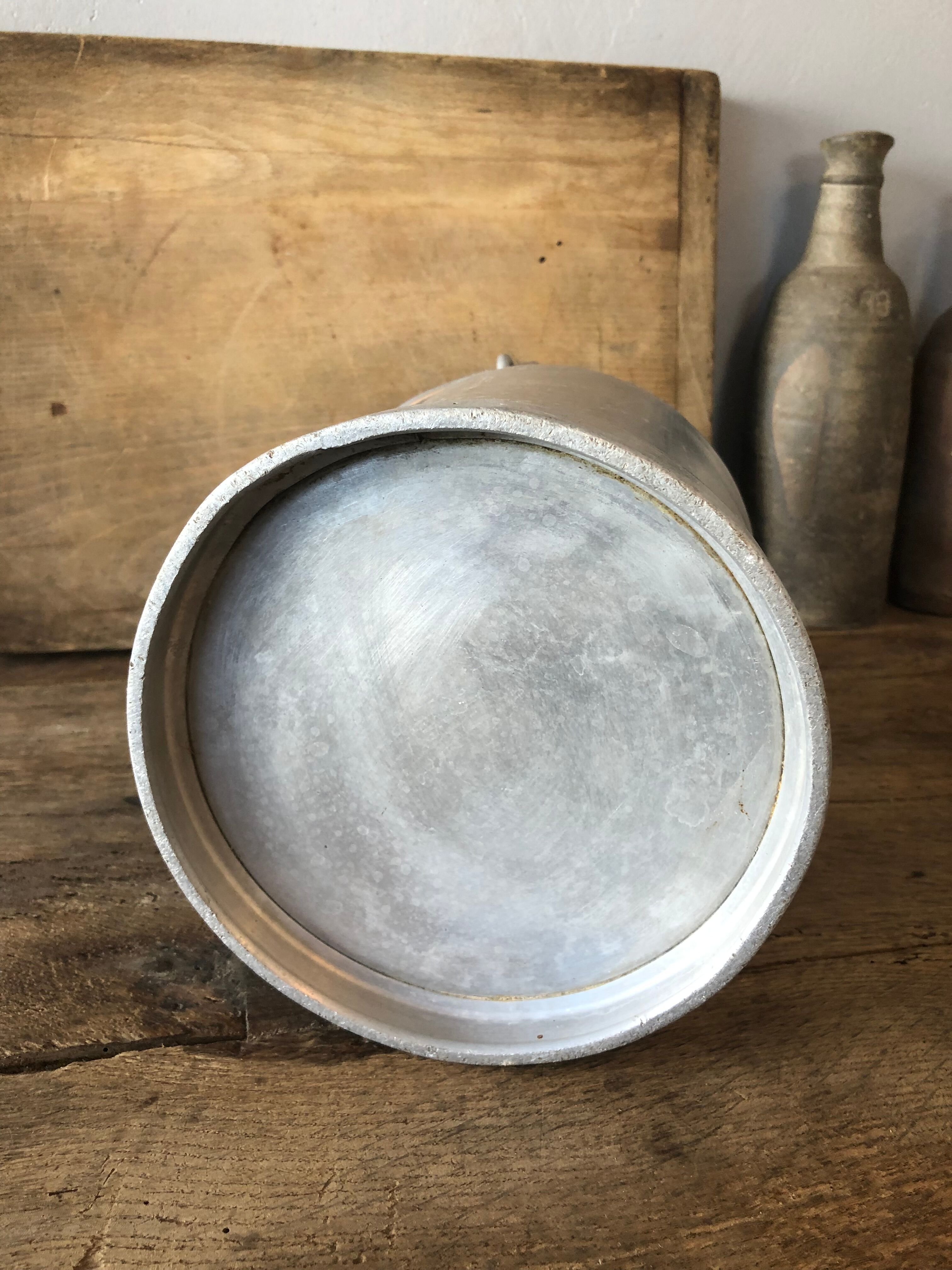 Zinc milk pot