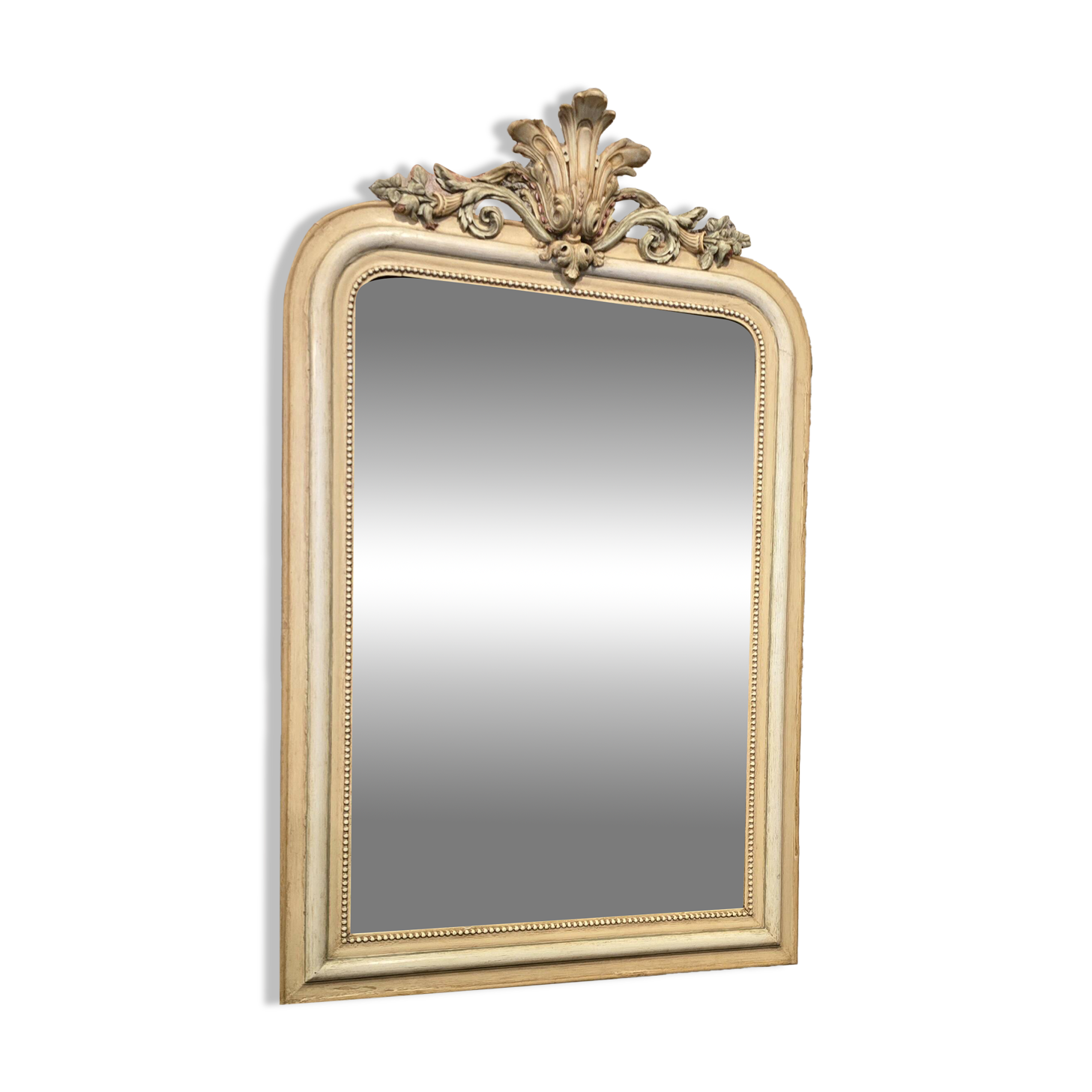 Miroir à fronton sculpté, stuc et bois peint de style Napoléon III - début