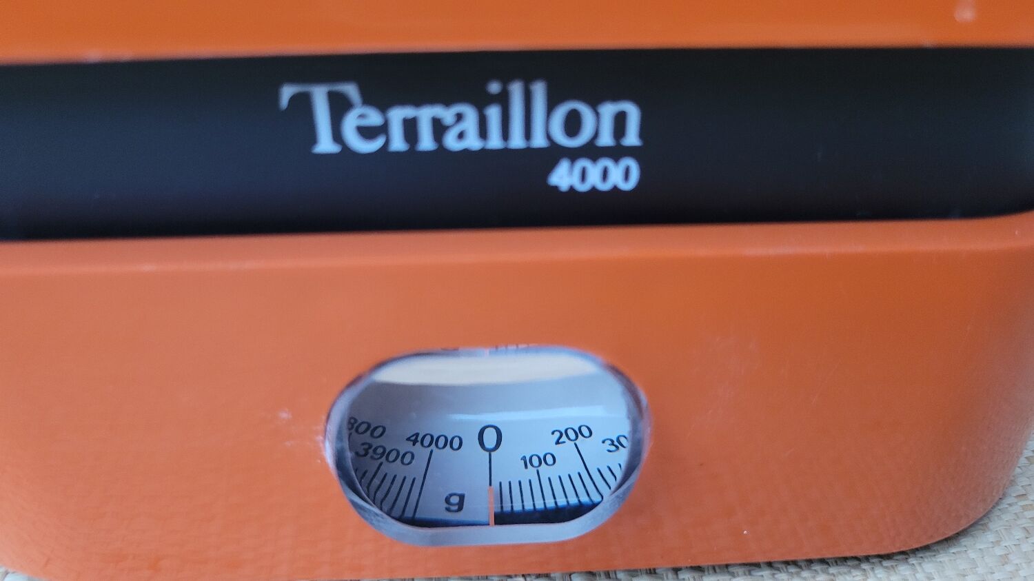 Household scale 70's