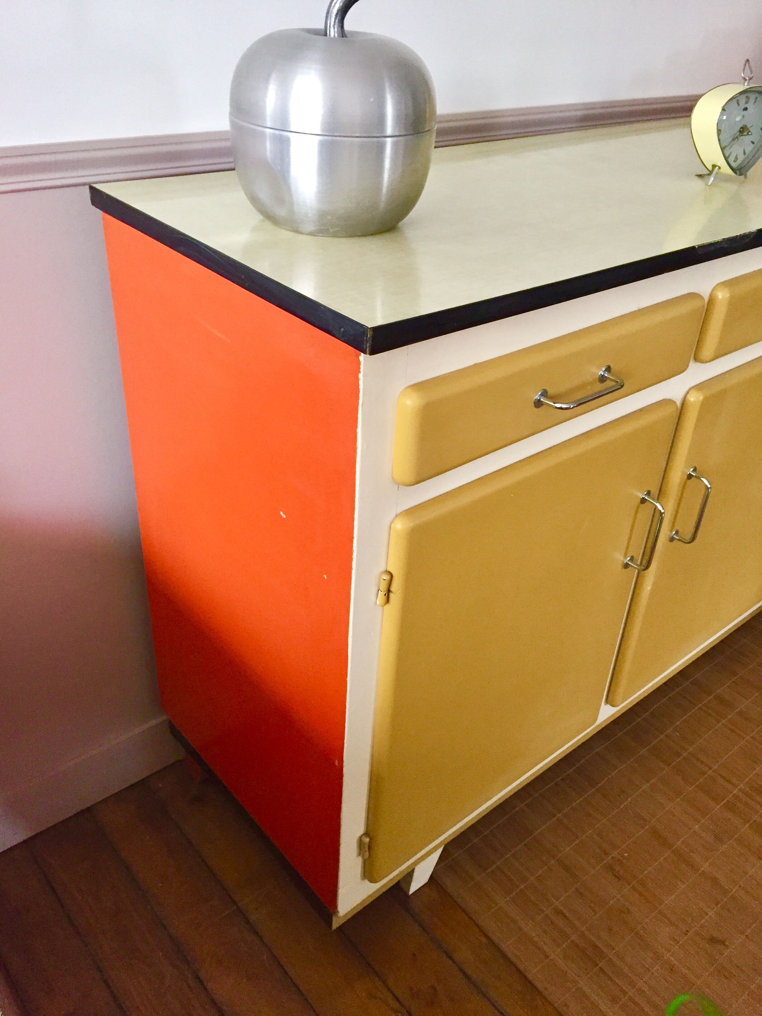 Buffet mado formica jaune moutarde pieds compas vintage