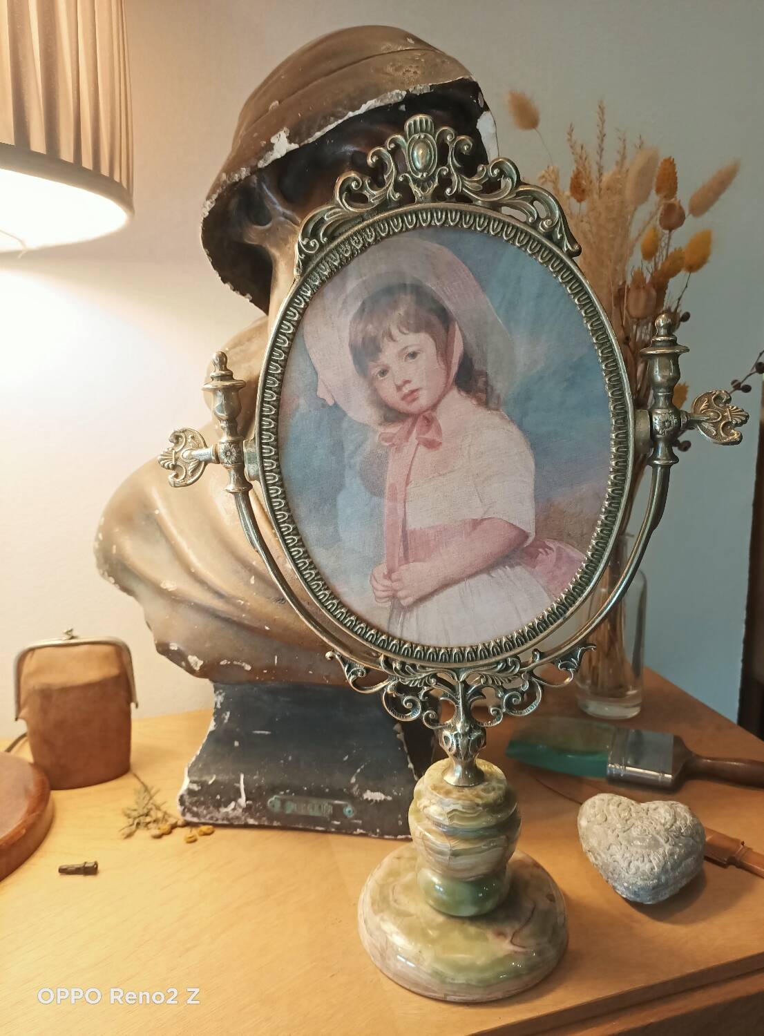 Adjustable photo frame