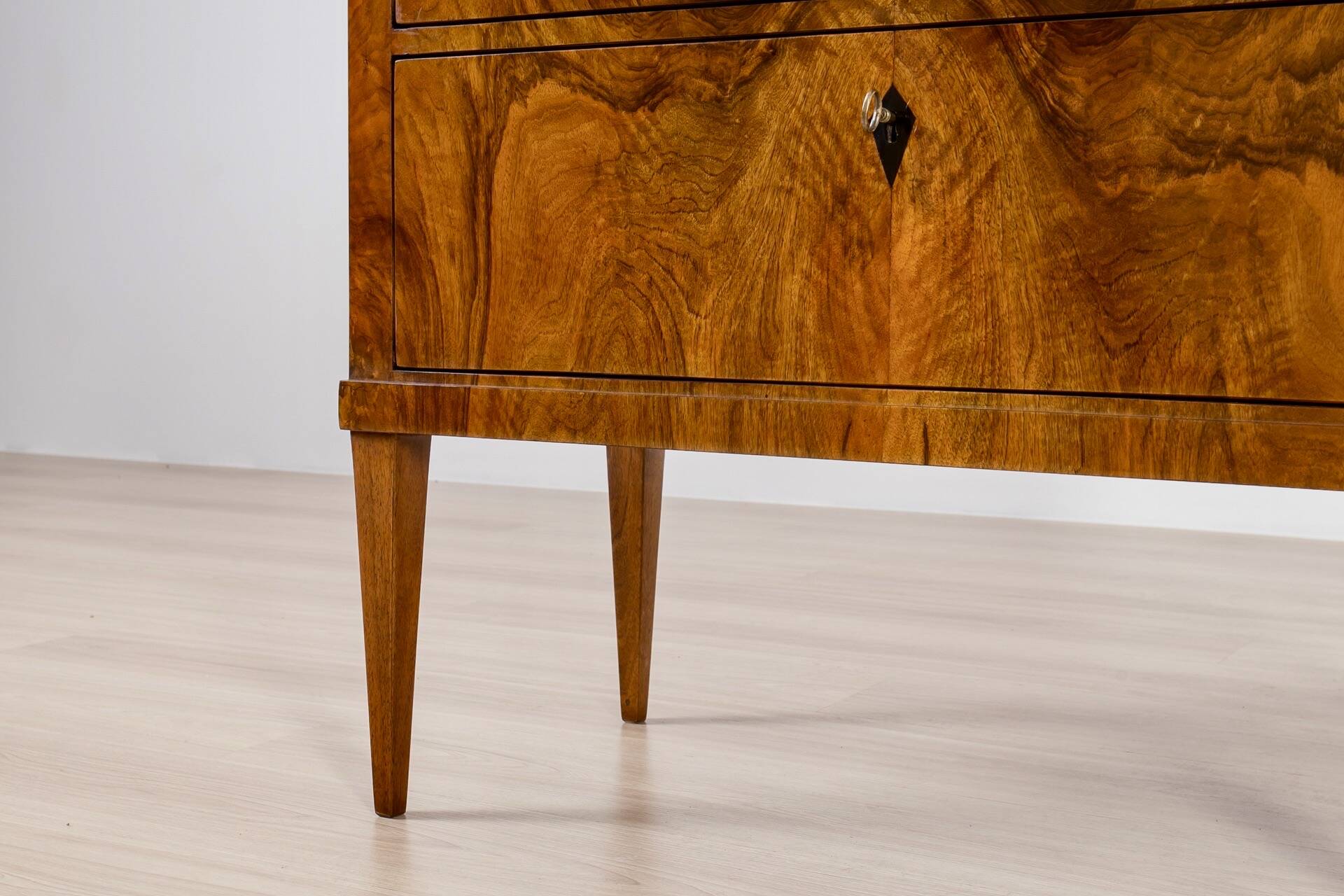 Elegant pair of Biedermeier style walnut commodes, Germany, French polish.