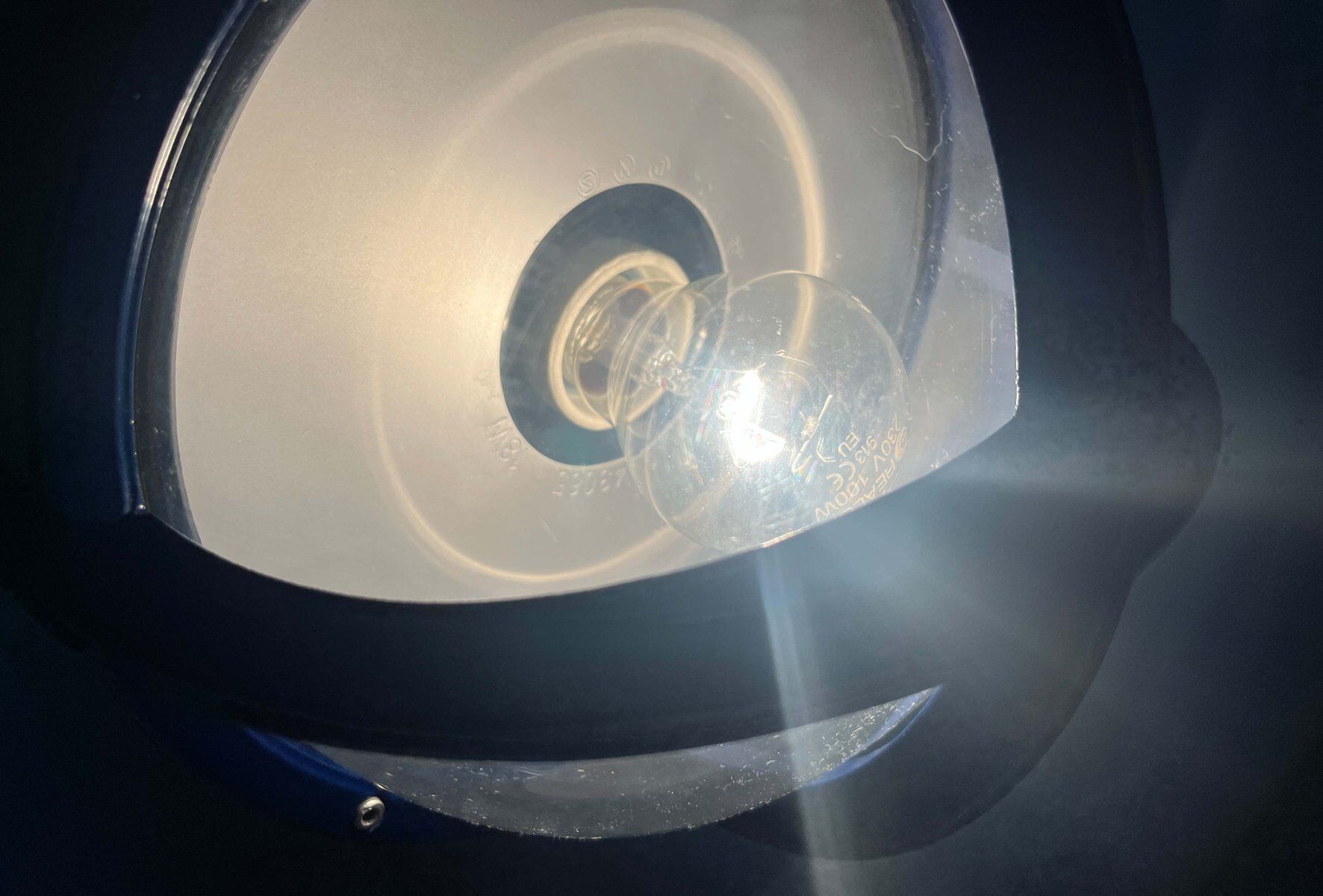 Lampe murale d'extérieur en métal bleu pirate de style danois moderne du milieu du siècle par Eva et Nils Koppel, Gert Edstrand pour Nordisk Solar, années 1960