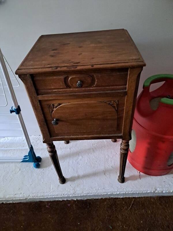Petite table de chevet