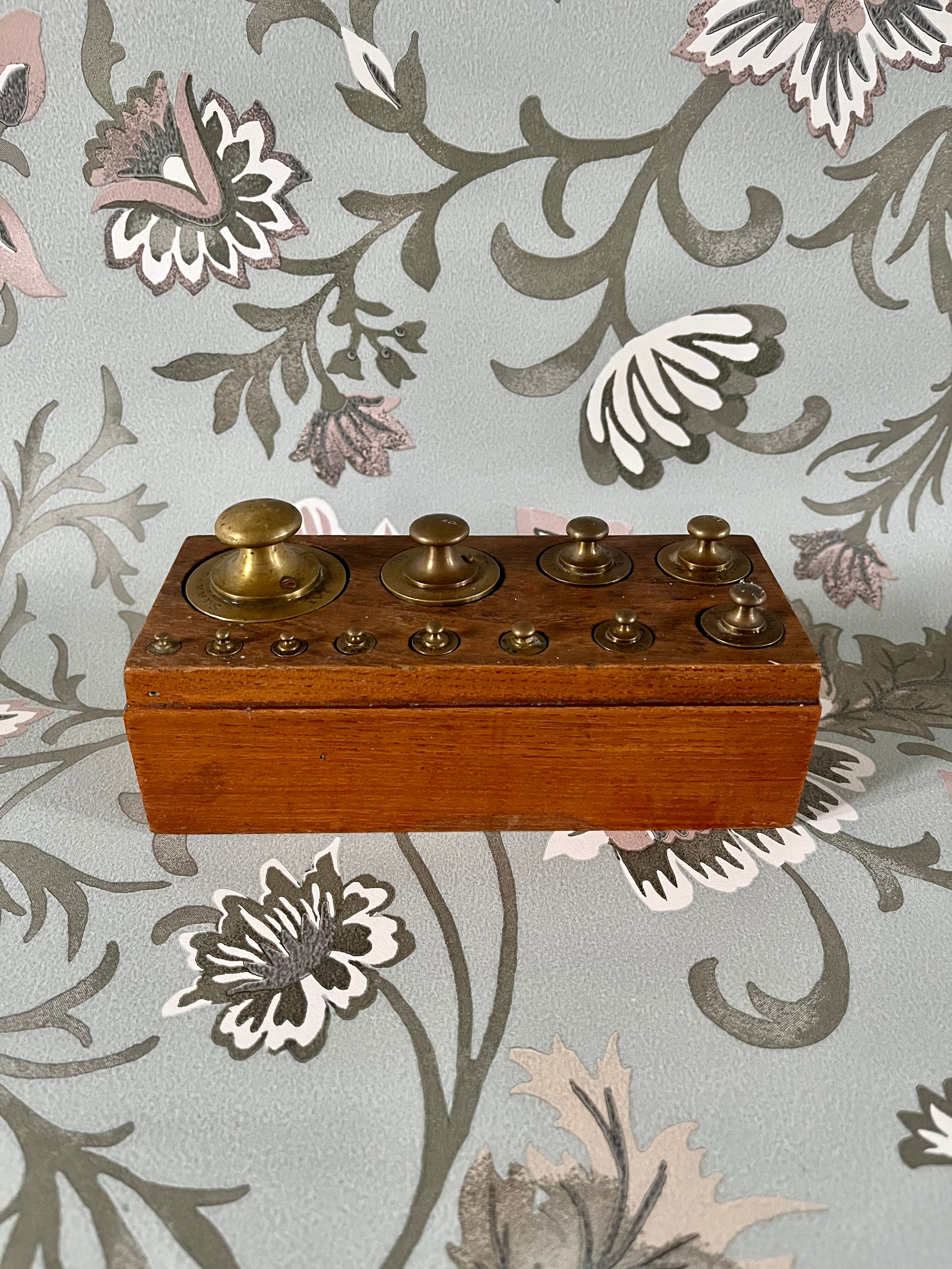 Complete brass weight box