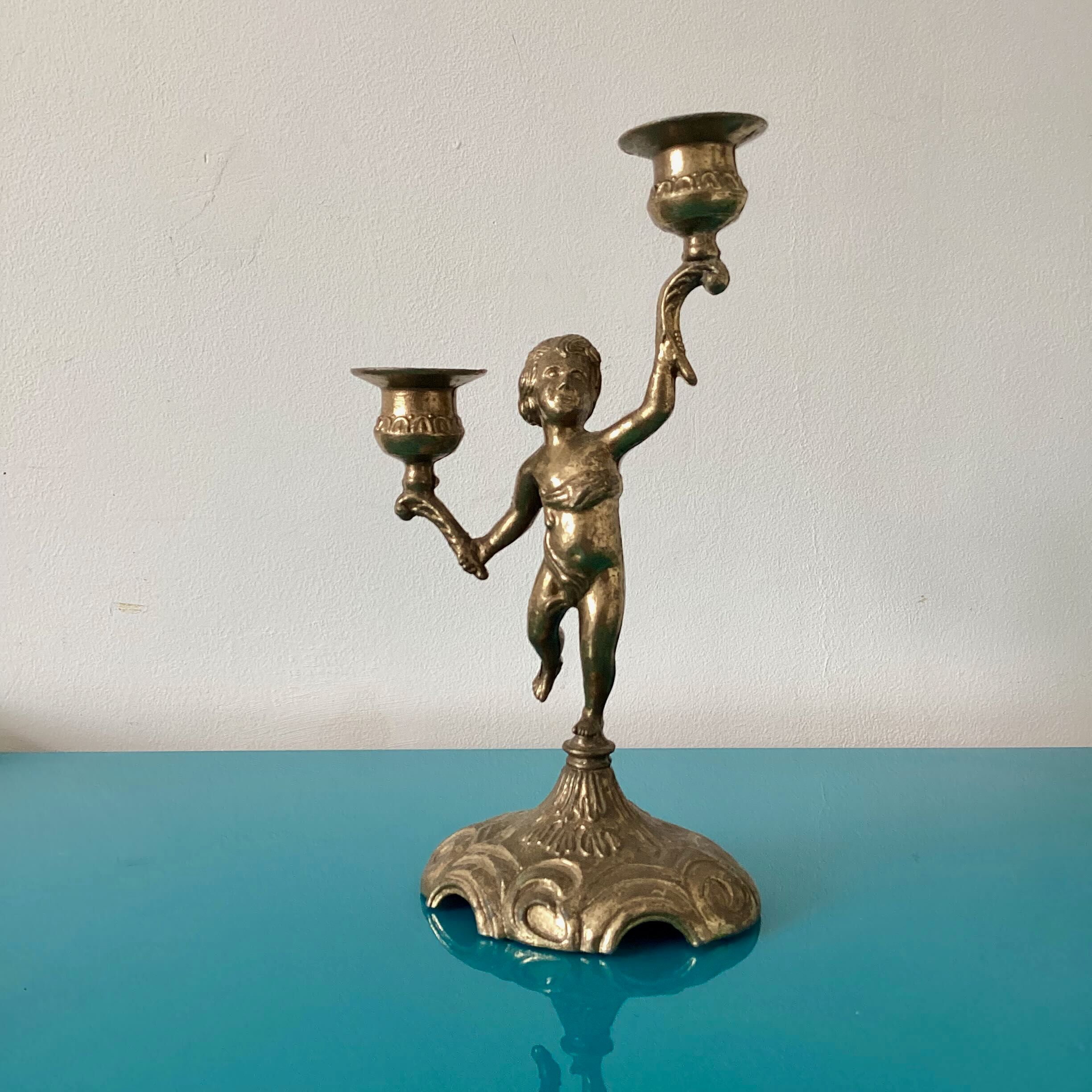 Chandelier Putti