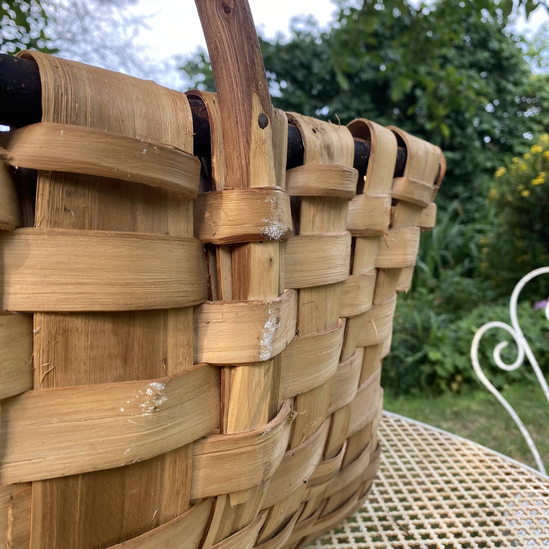 Panier en châtaignier et noisetier