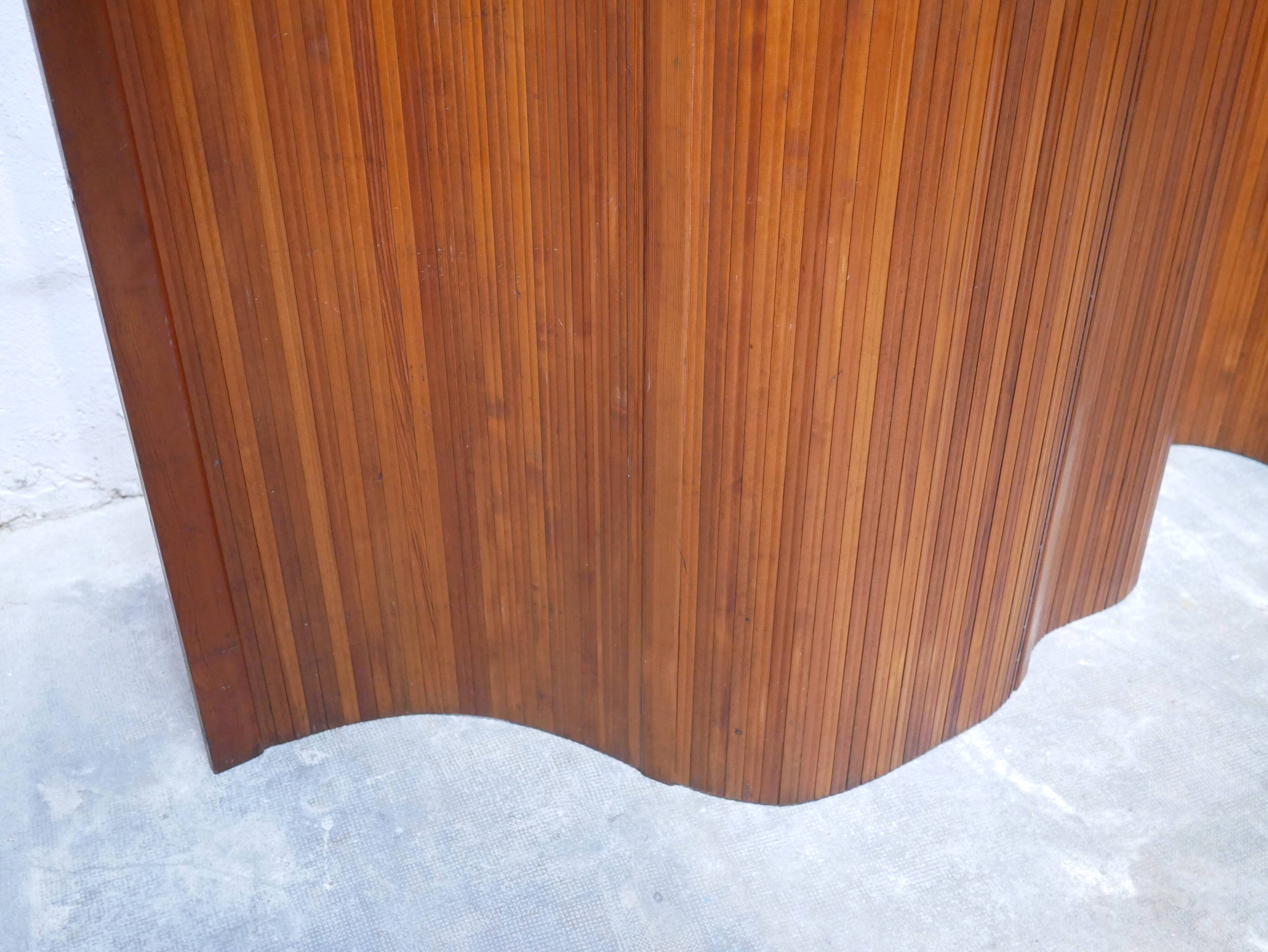 Vintage wooden screen published by snsa