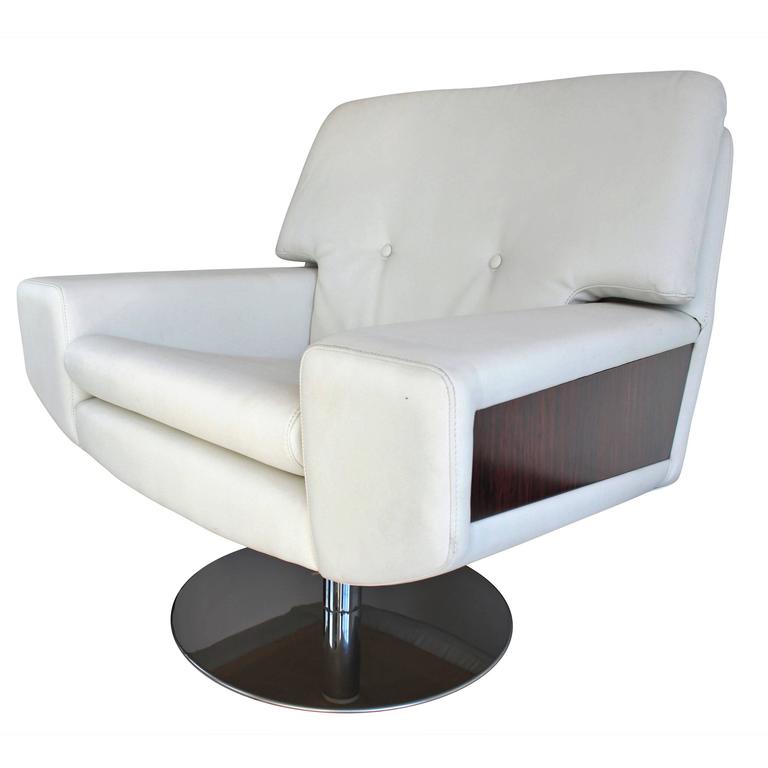 Paire de fauteuils italiens anciens vers 1970