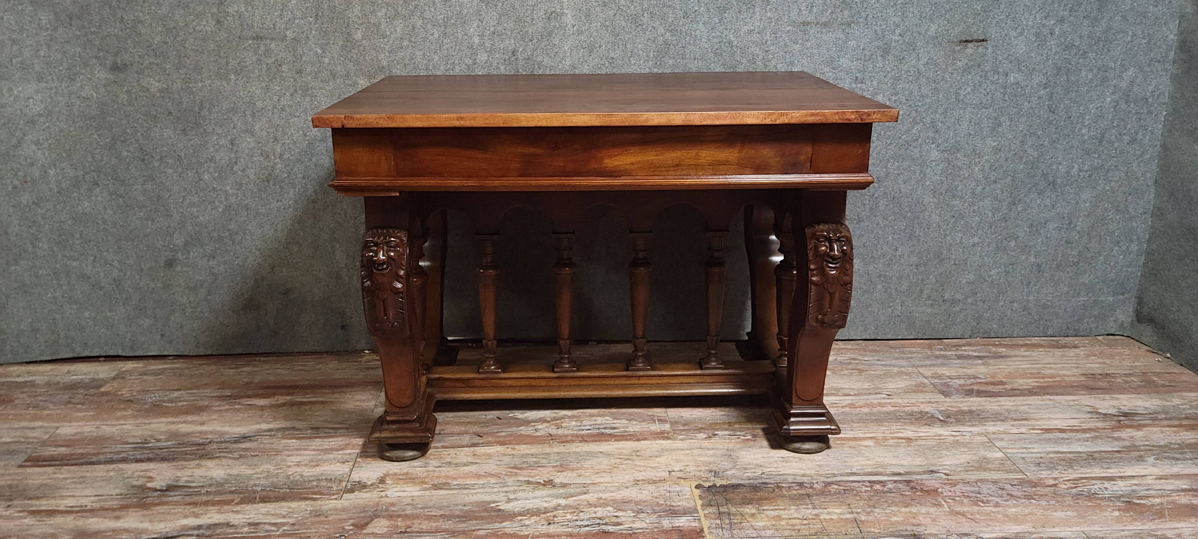 Antique desk in Renaissance style made of walnut from the late 19th century.