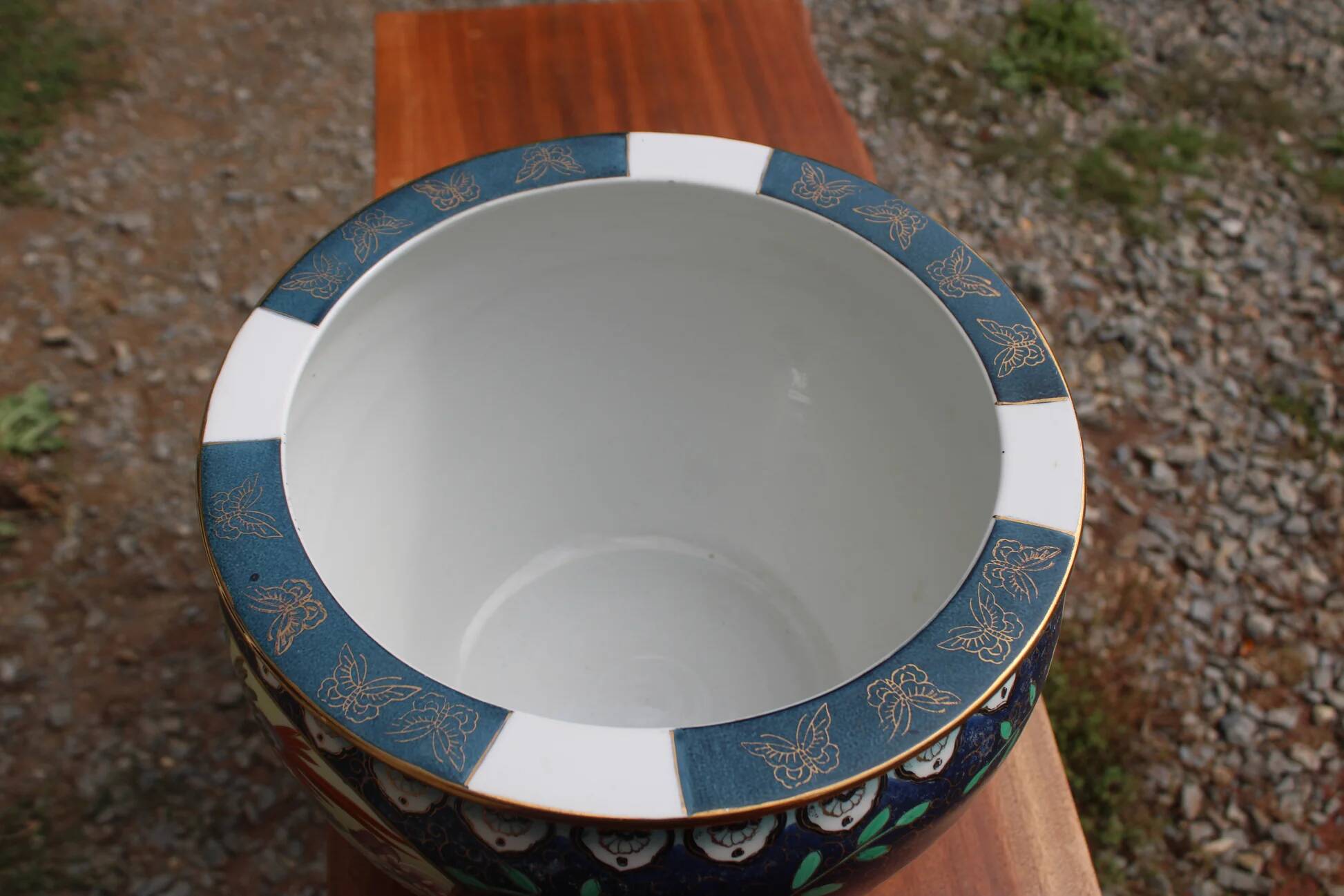 Large Chinese cache-pot in polychrome porcelain – flowers and birds – Ø33 cm