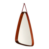 Miroir triangulaire italien des années 60 en teck courbé et cuir.
