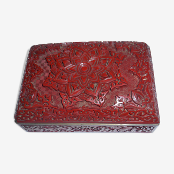 Pretty Chinese box in red lasca