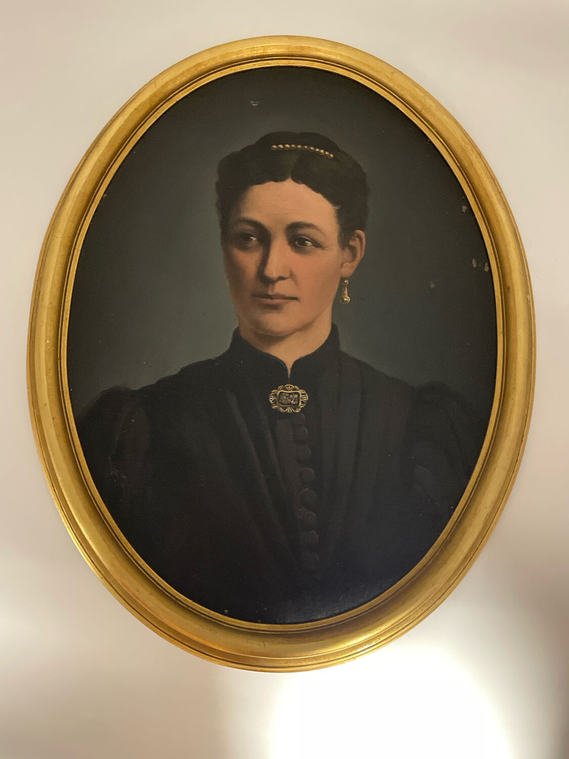 Oil painting on canvas, portrait of a woman.