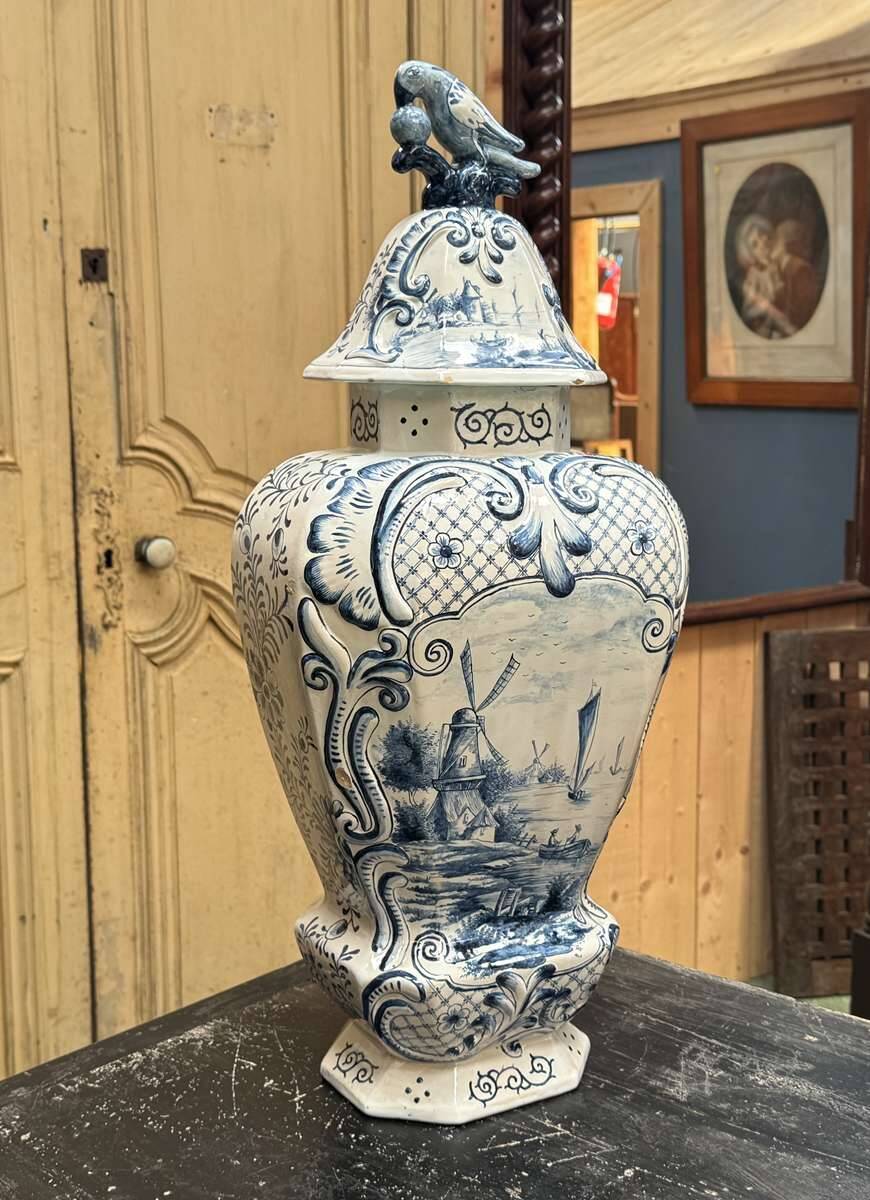 Large baluster vase with parrot - Holland, Delft 19th century