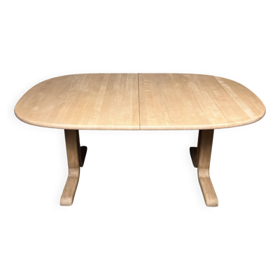 Table à manger ovale extensible en hêtre au design danois.