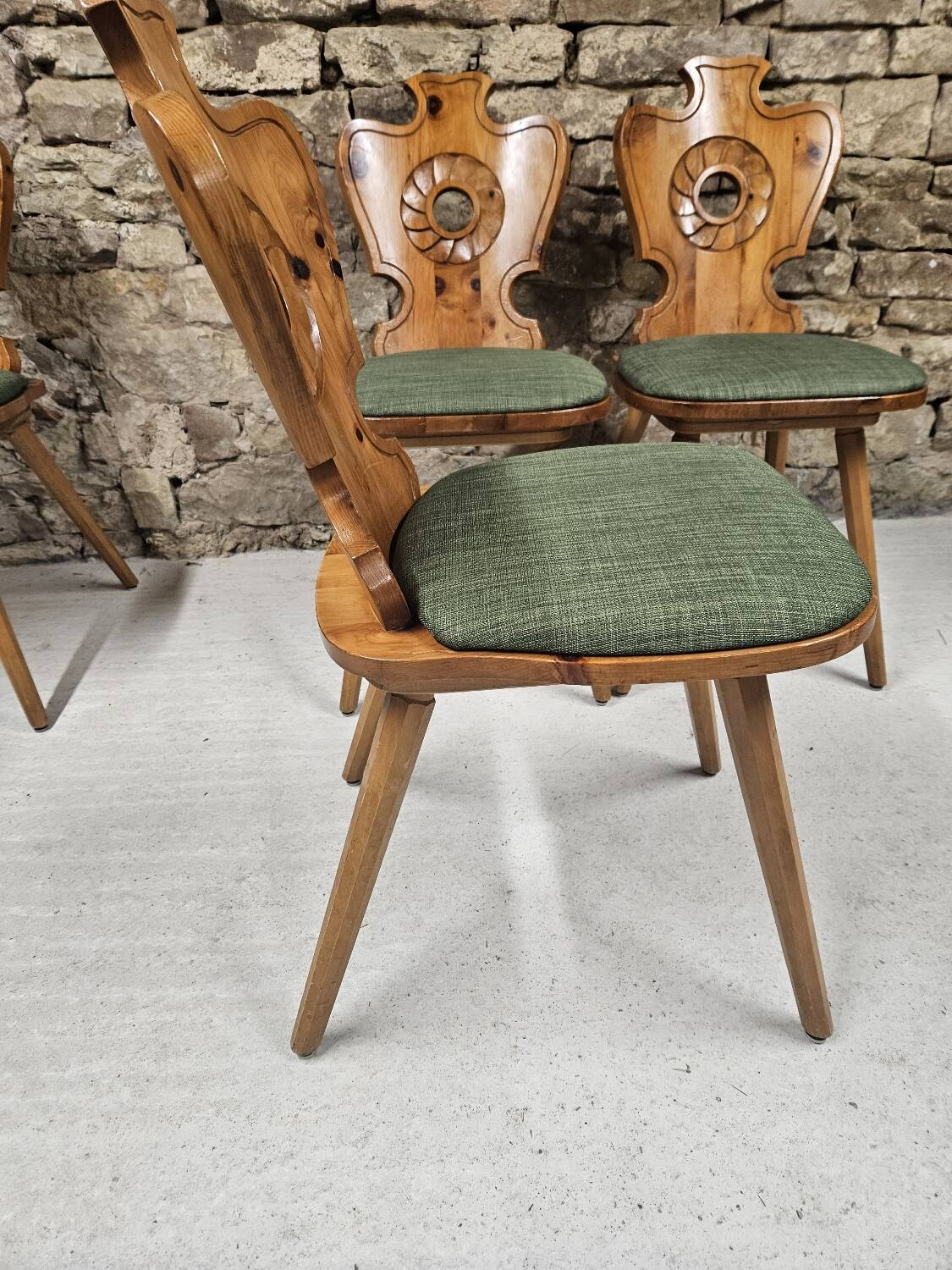 Lot 4 chaises auberge bistrot 1970"
