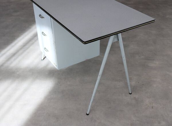 Bureau vintage   style industriel   années 1960   bureau