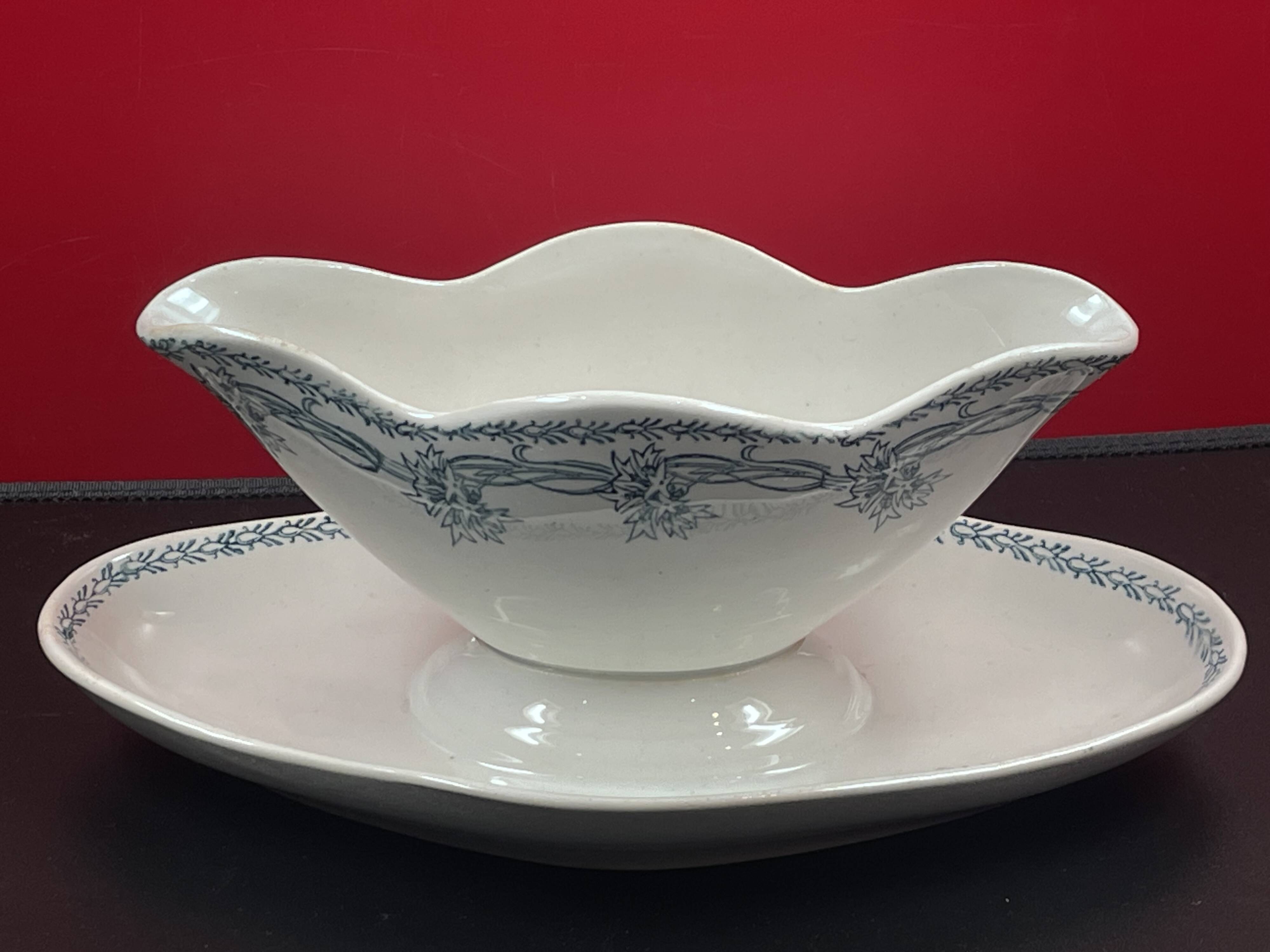 Old sauce boat Saint-Amand and Hamage 4008