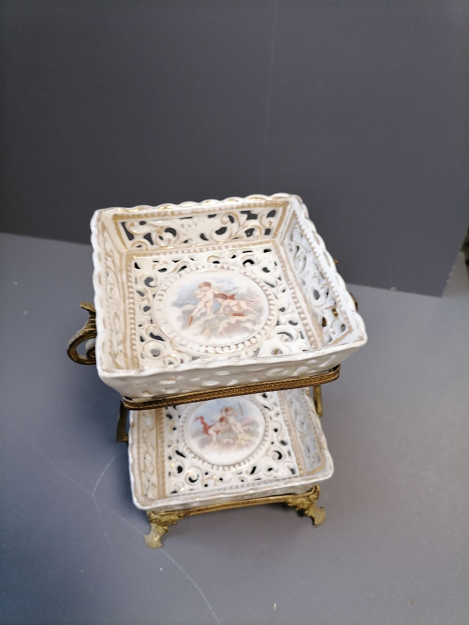 Serviteur faience