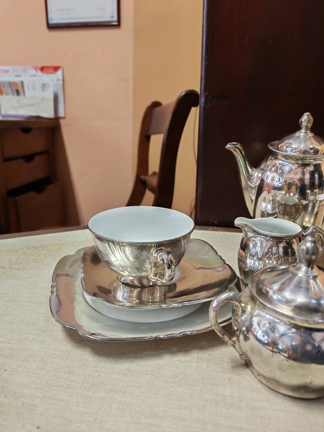 Breakfast set with tea or coffee in porcelain.