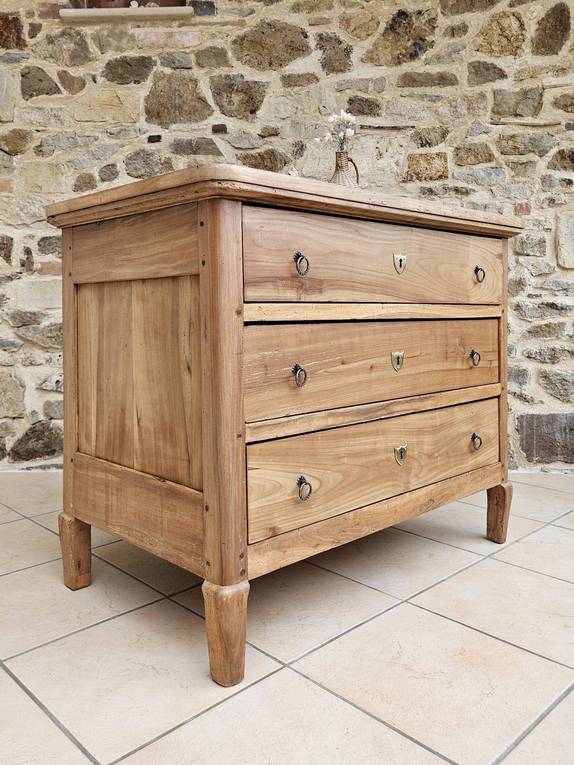 Antique chest of drawers