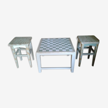 Checkered coffee table and two stools