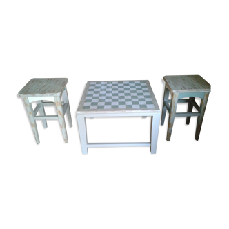 Checkered coffee table and two stools