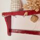 Etagère murale en bois rouge grenat