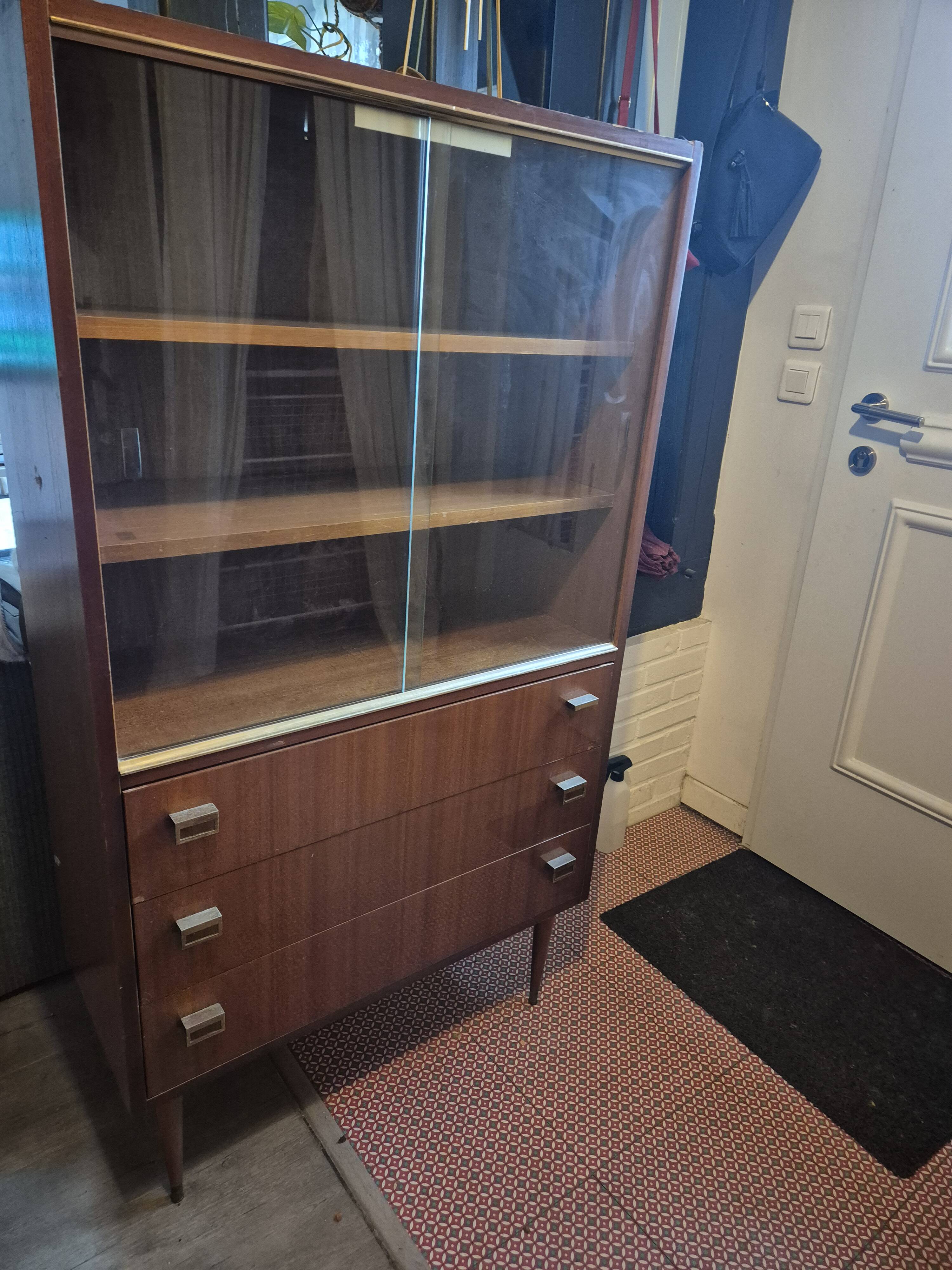 Vintage glass cabinet with 2 glass doors