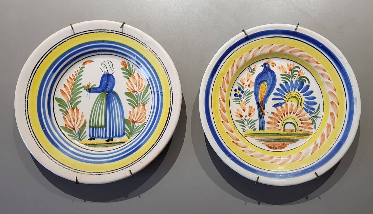 Set of 2 Quimper plates