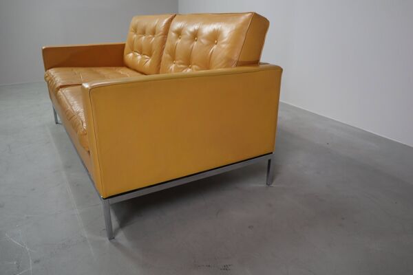 Canapé deux places Florence Knoll en cuir jaune moutarde, 1970