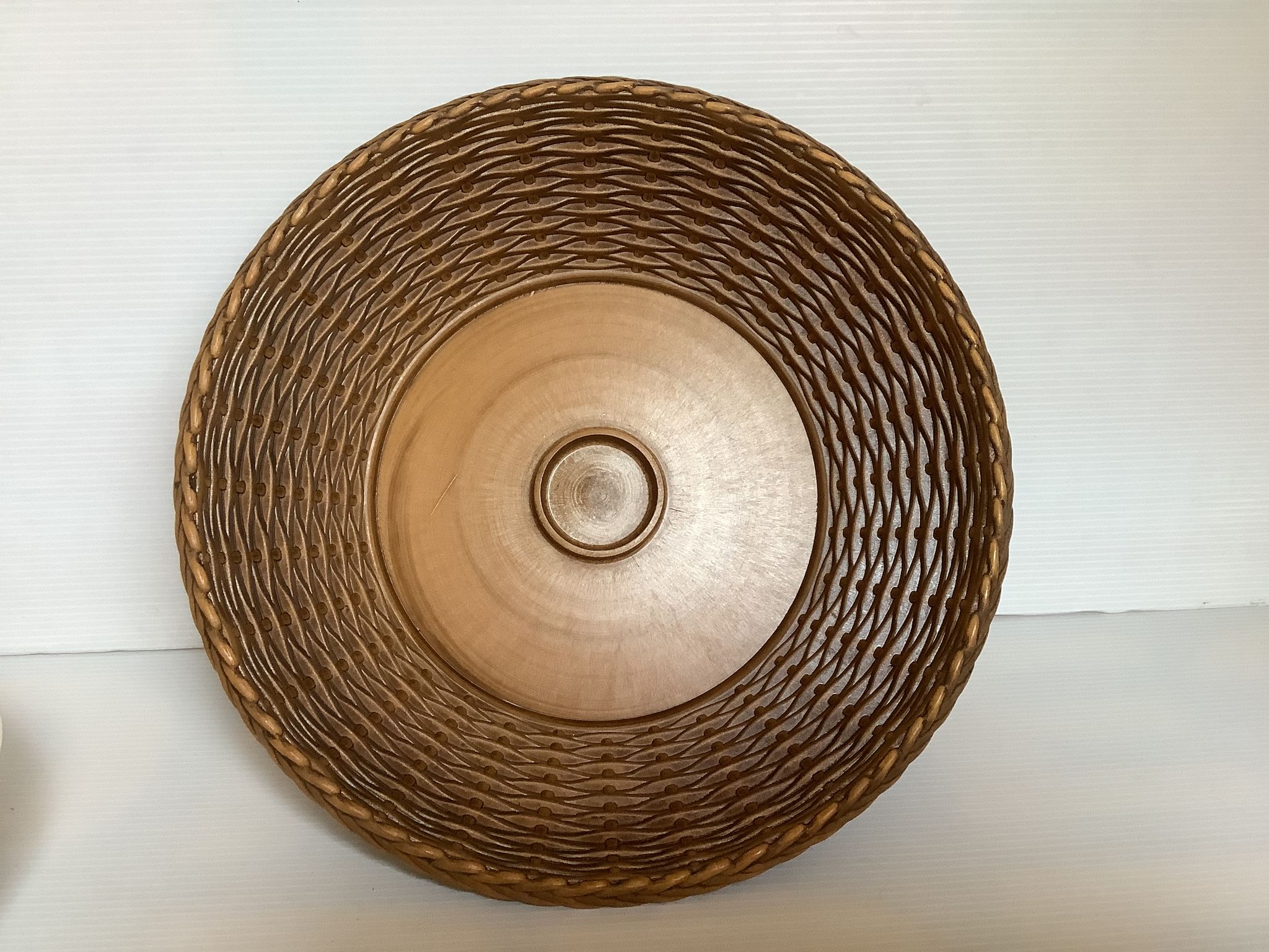 Beige and brown Emsa servant