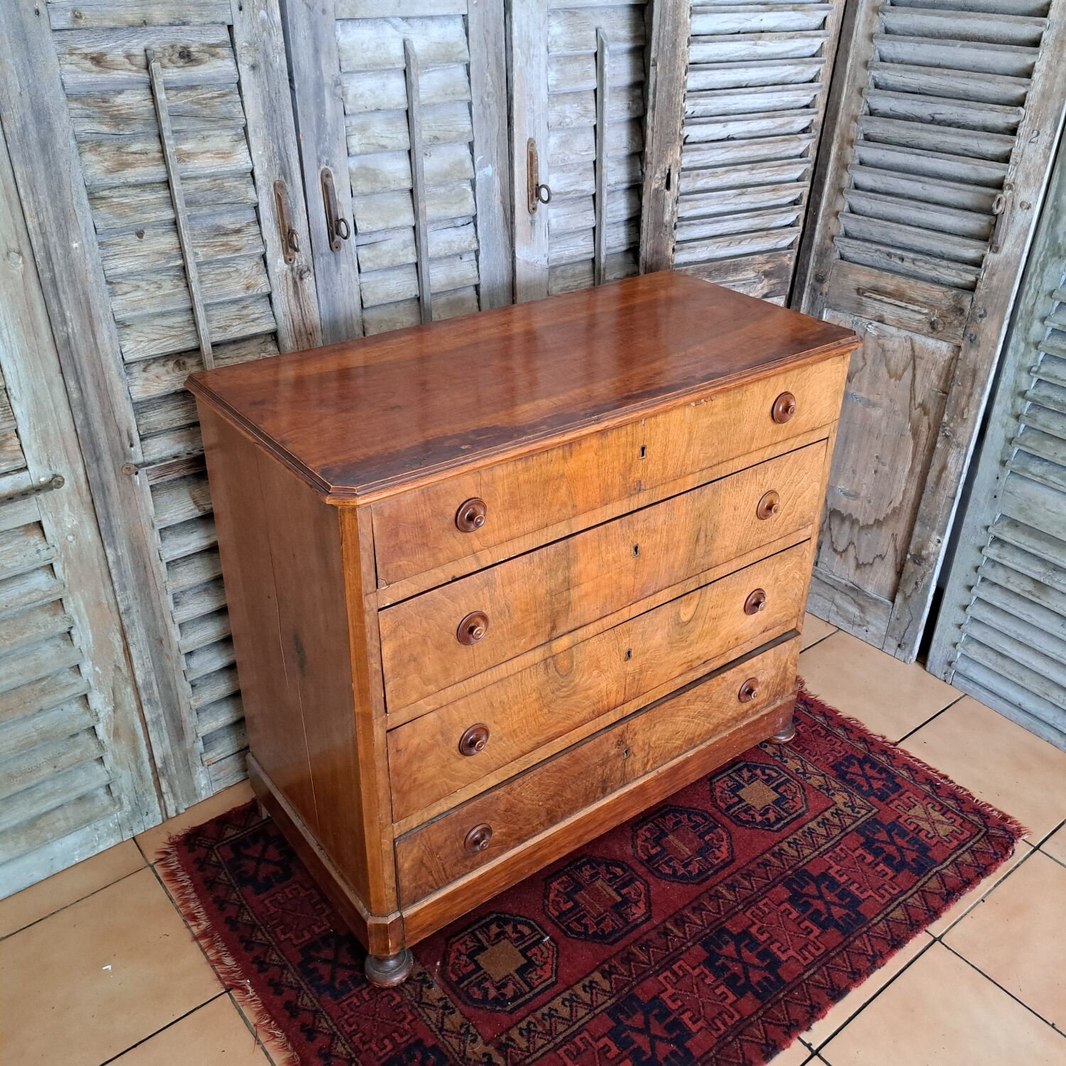 Antique chest of drawers