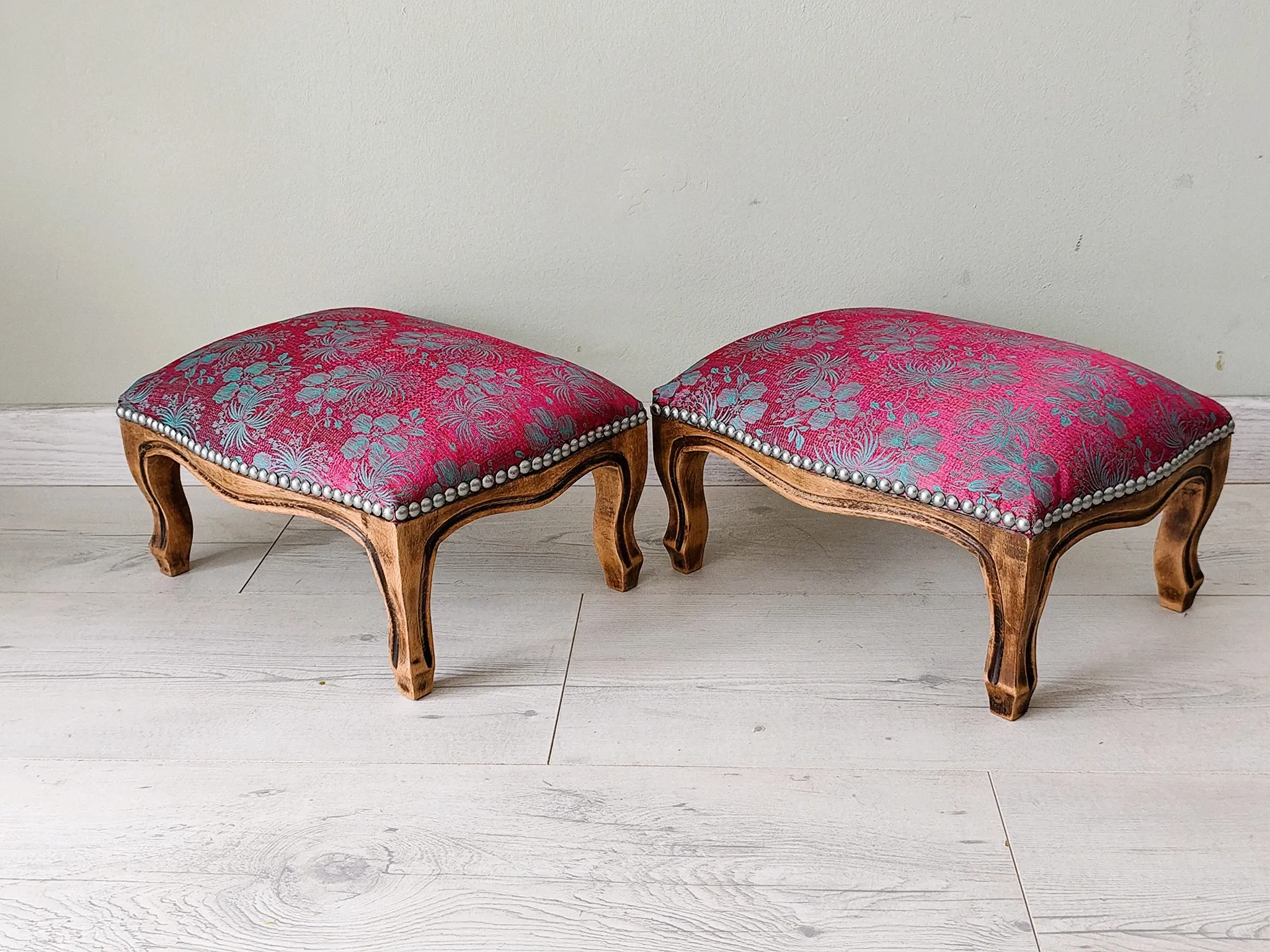 Repose-pieds anciens style Louis XV