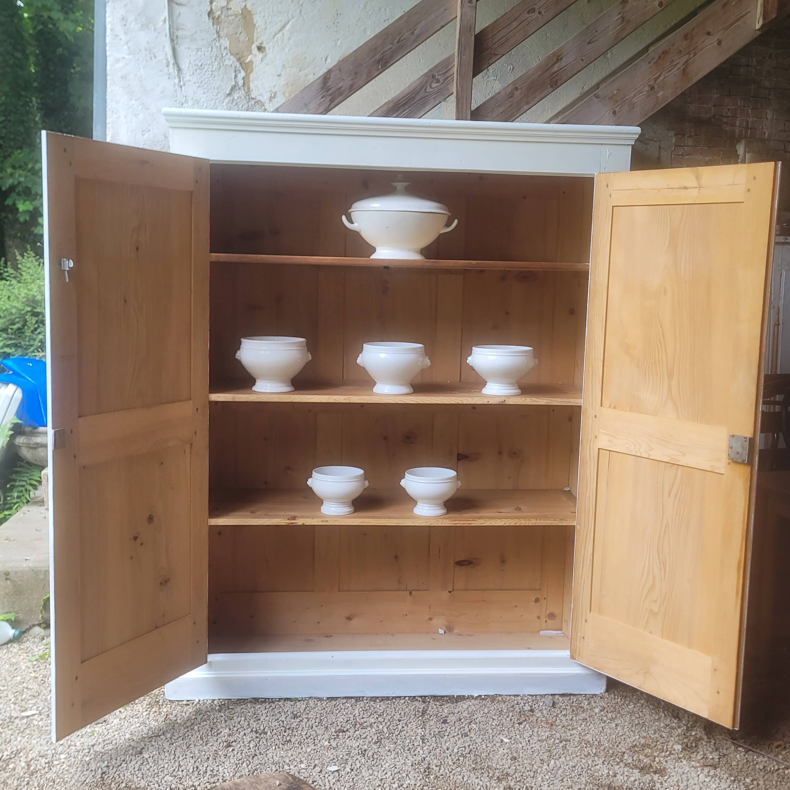 Buffet cabinet