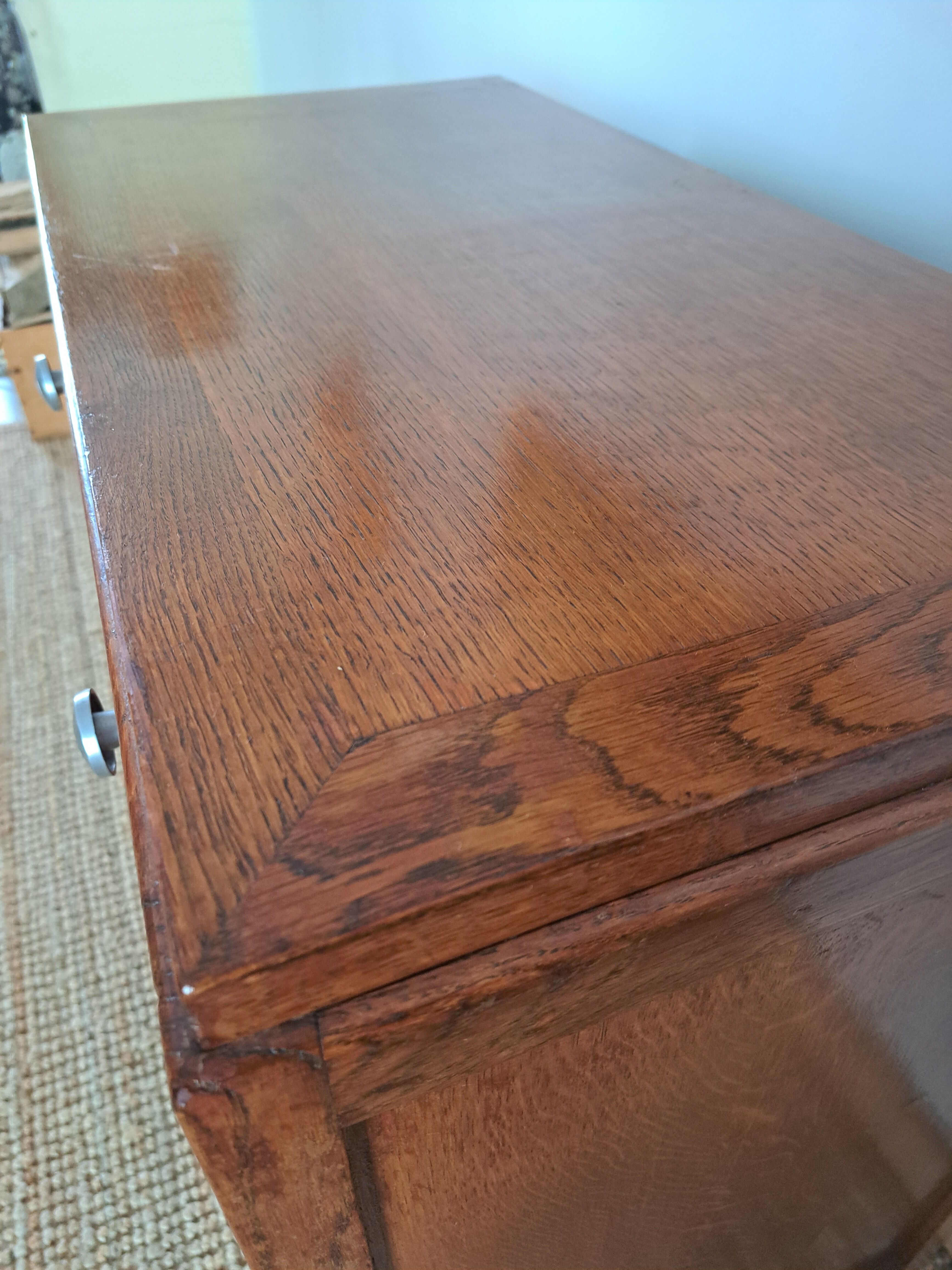 Oak chest of drawers from the 1950s.