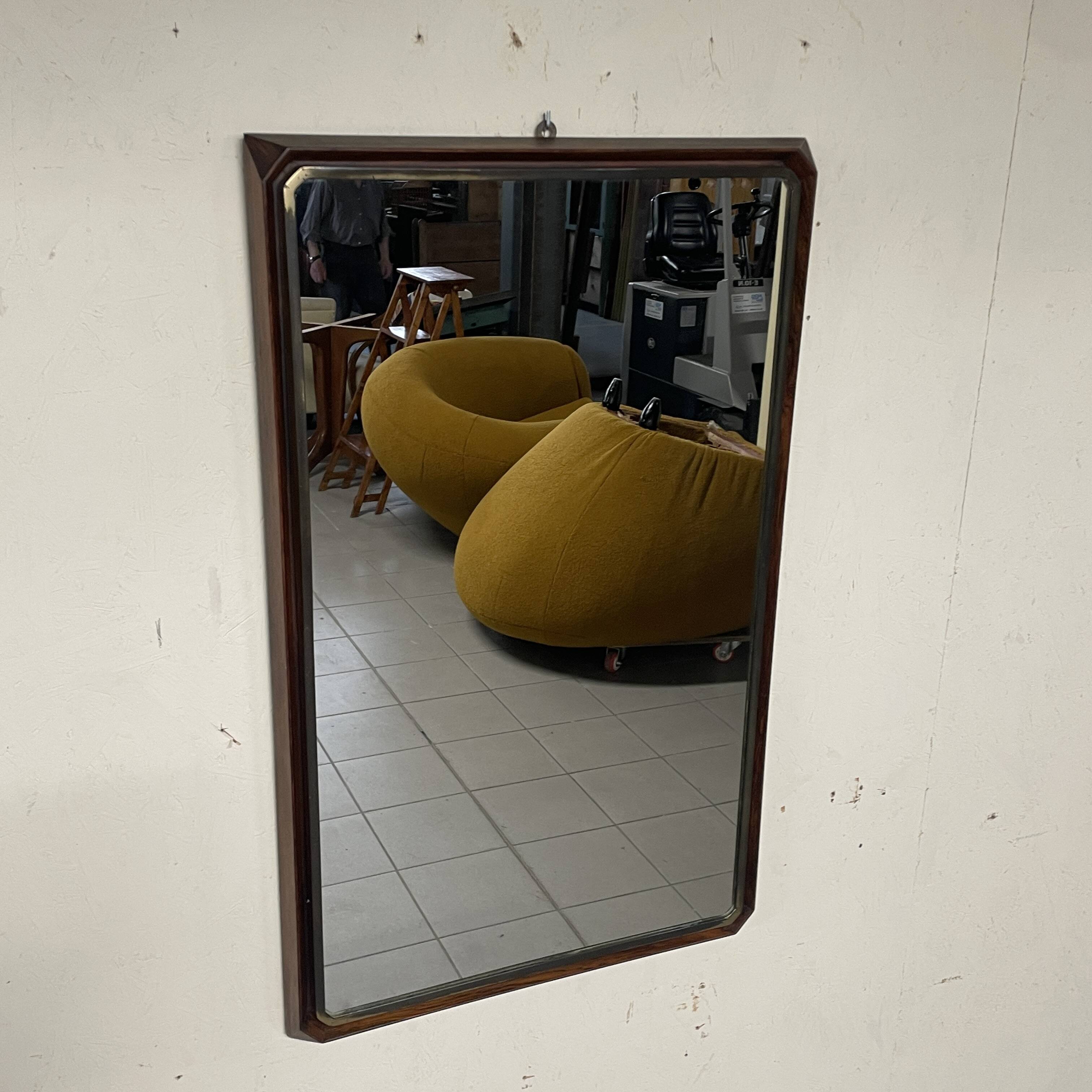 Specchio da parete rettangolare degli anni '50 in legno e ottone