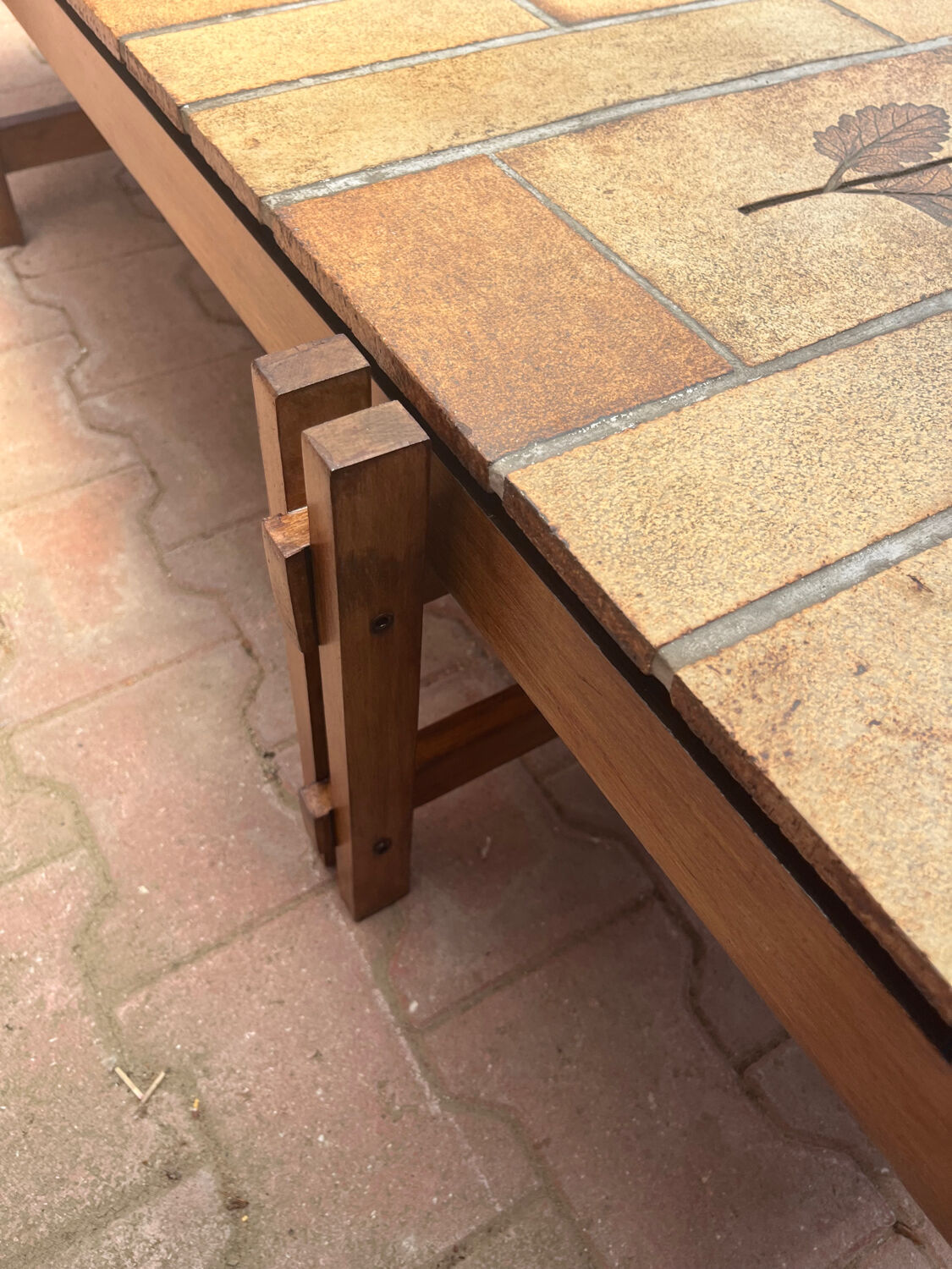 Roger ceramic capron coffee table in perfect condition