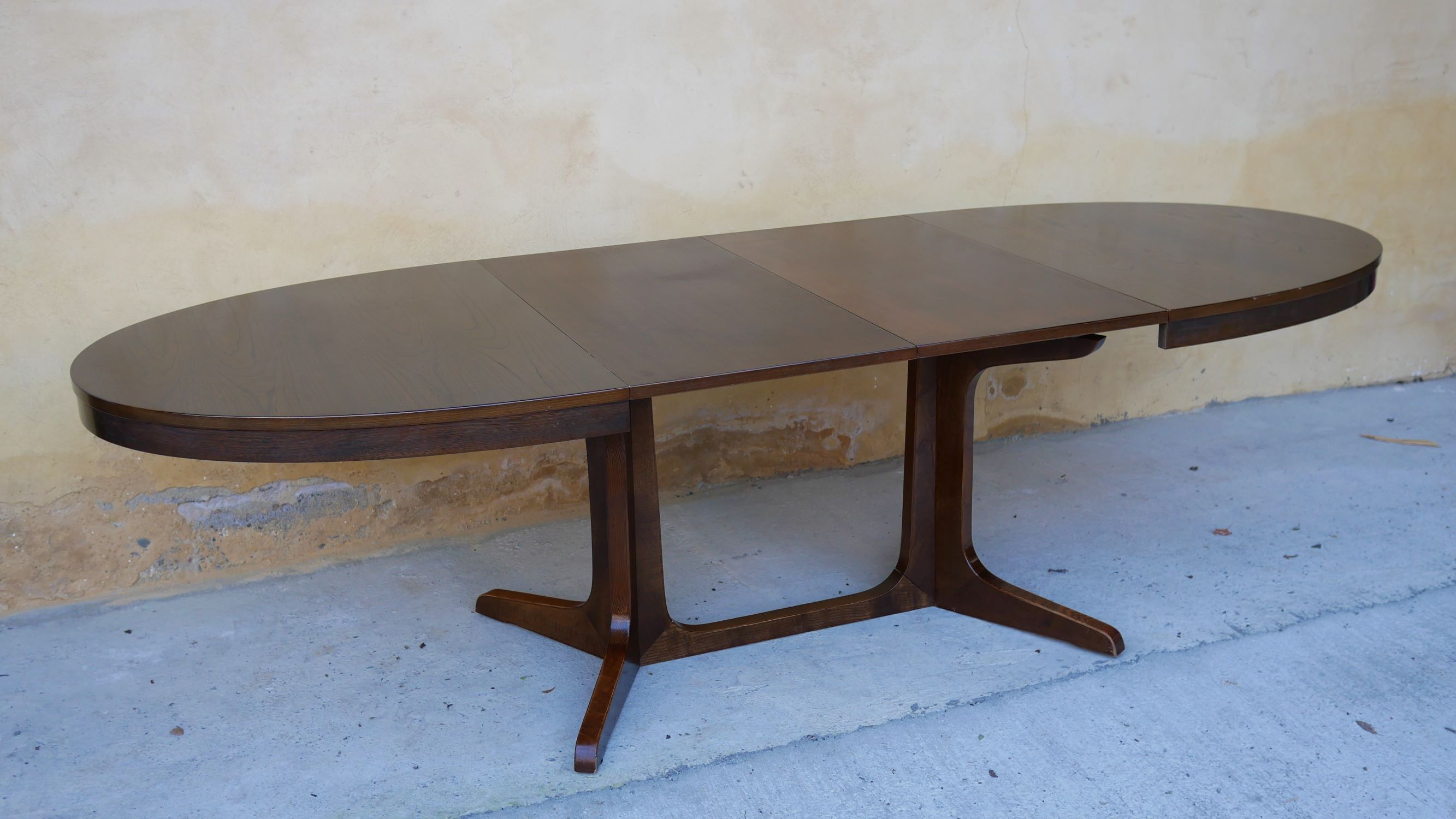 Oval dining table extendable by Baumann