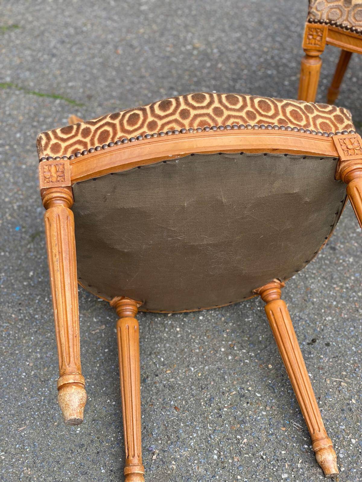 Set of 6 solid wood and velvet chairs in Louis XVI style.