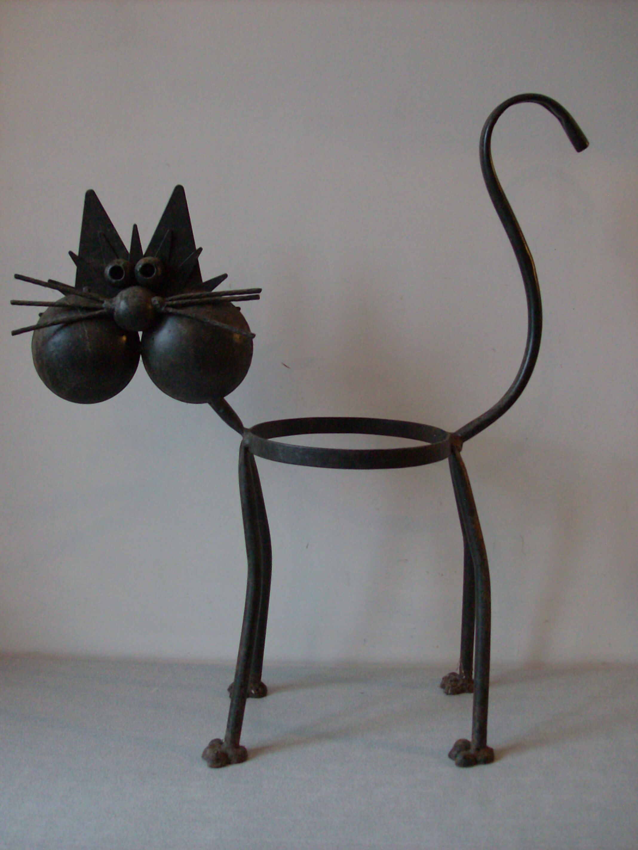 Old plant holder flower pot big cat forged metal deco outdoor winter garden