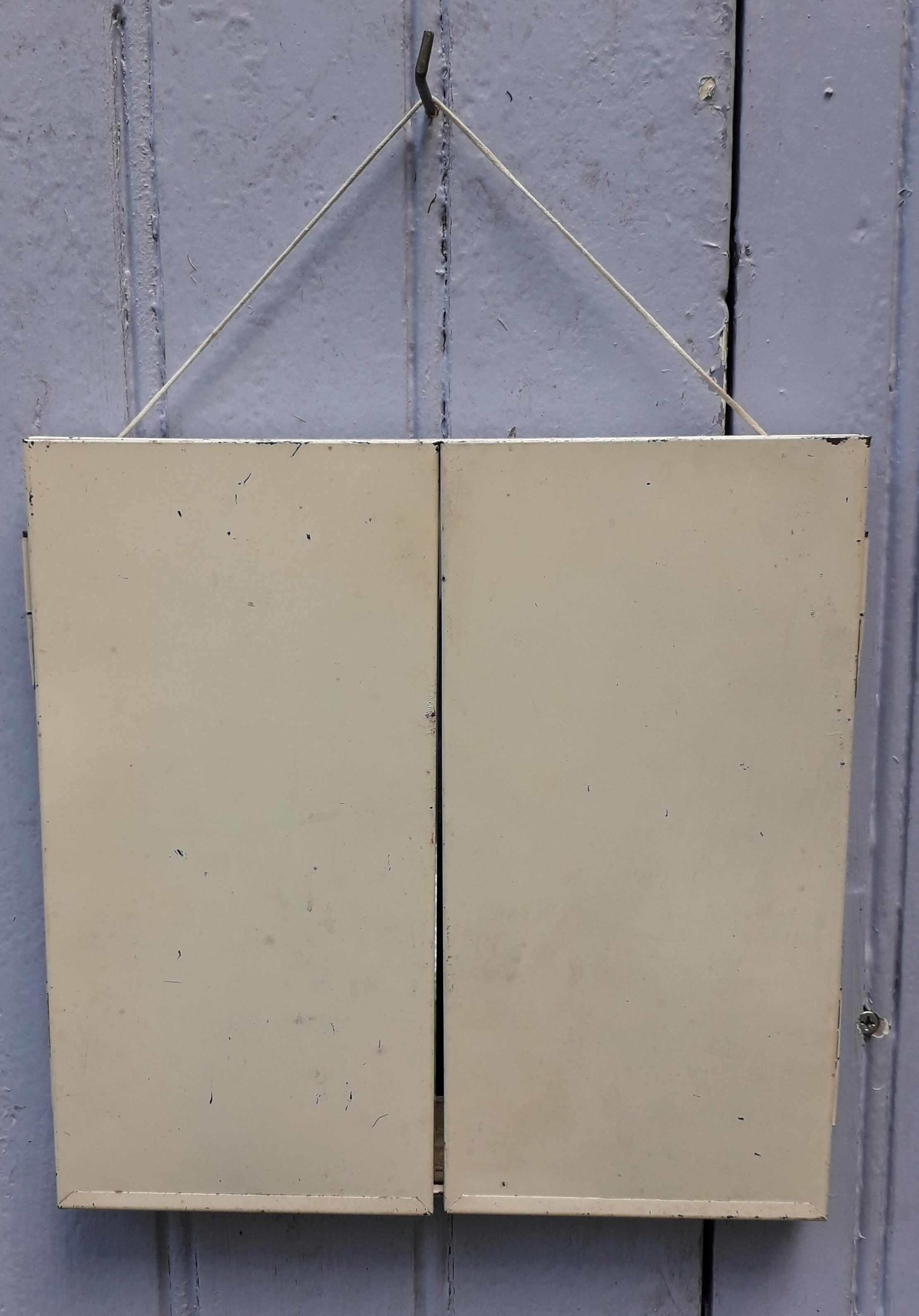 White metal triptych mirror 28x30cm
