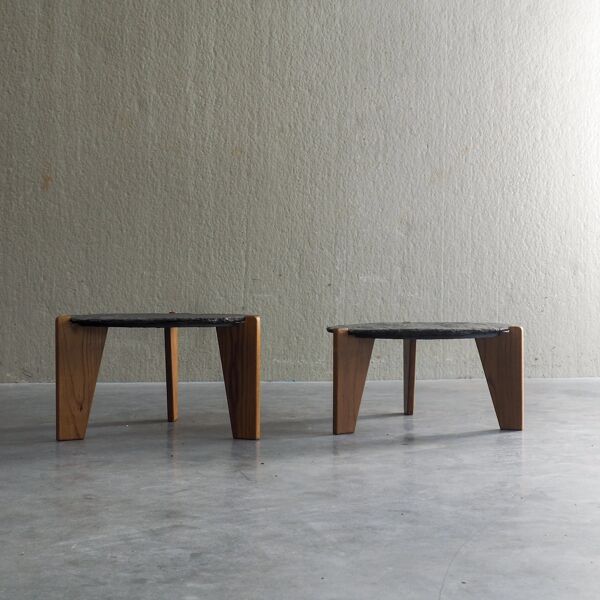 2 tables d'appoint en ardoise et bois de pin de style brutaliste