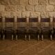 Suite de six chaises de style Renaissance en chêne et cuir