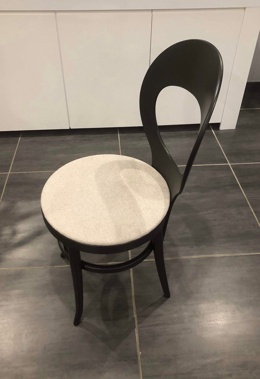 Chaise Baumann modèle « mouette » années 1960.