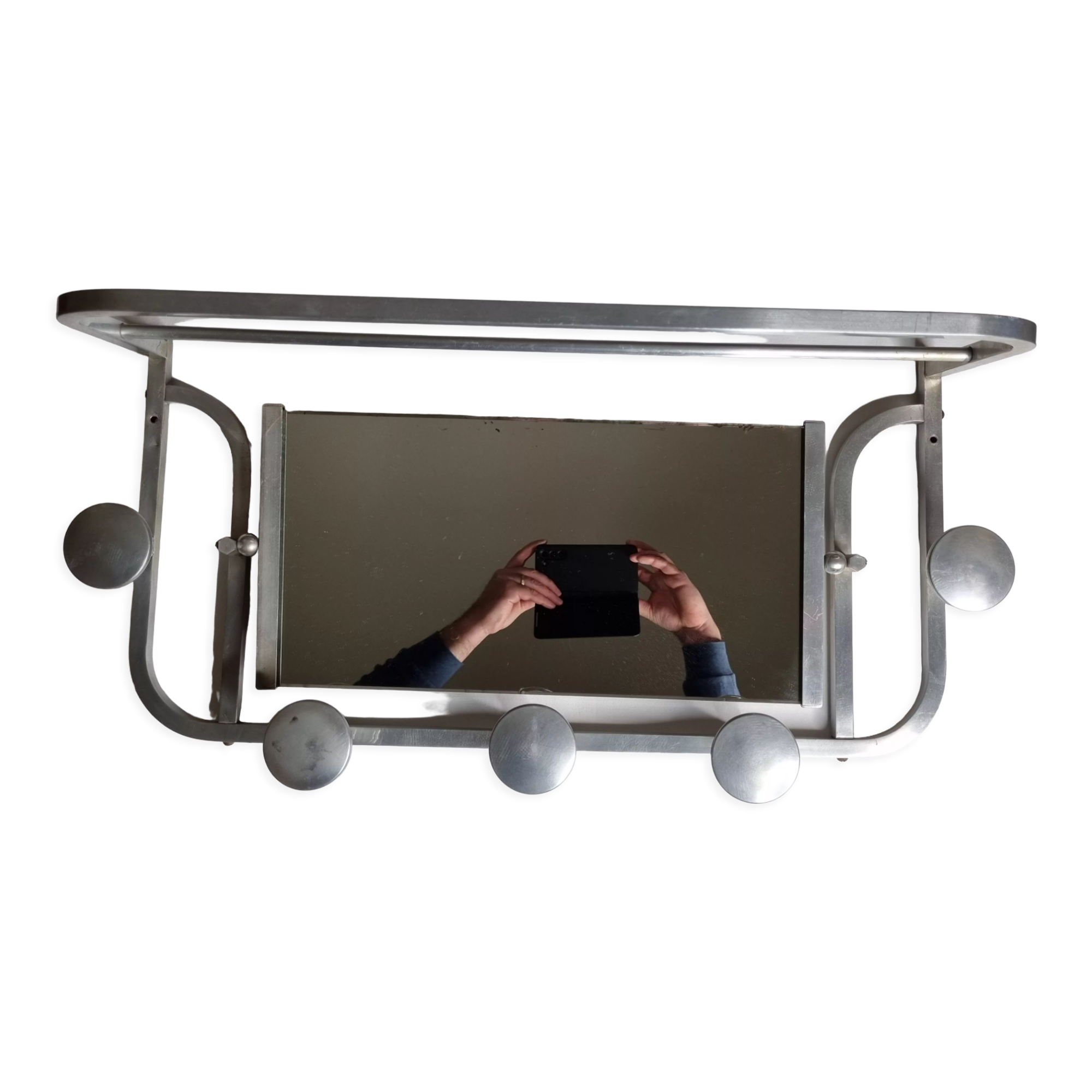 Portemanteau mural en aluminium avec miroir orientable, 5 patères et un porte chapeau, années 50