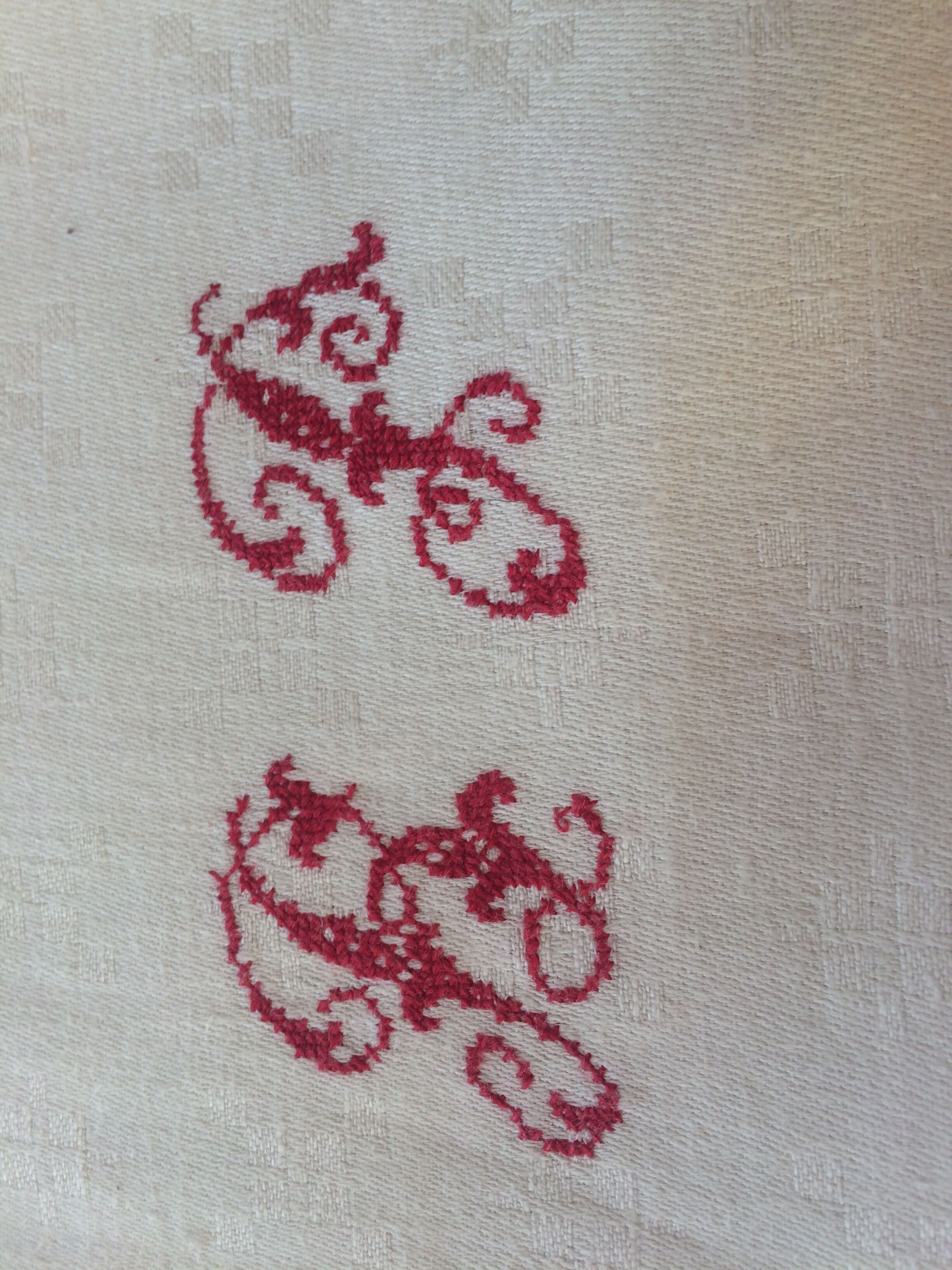 Lot de 14 serviettes blanches et anciennes avec initiales rouges