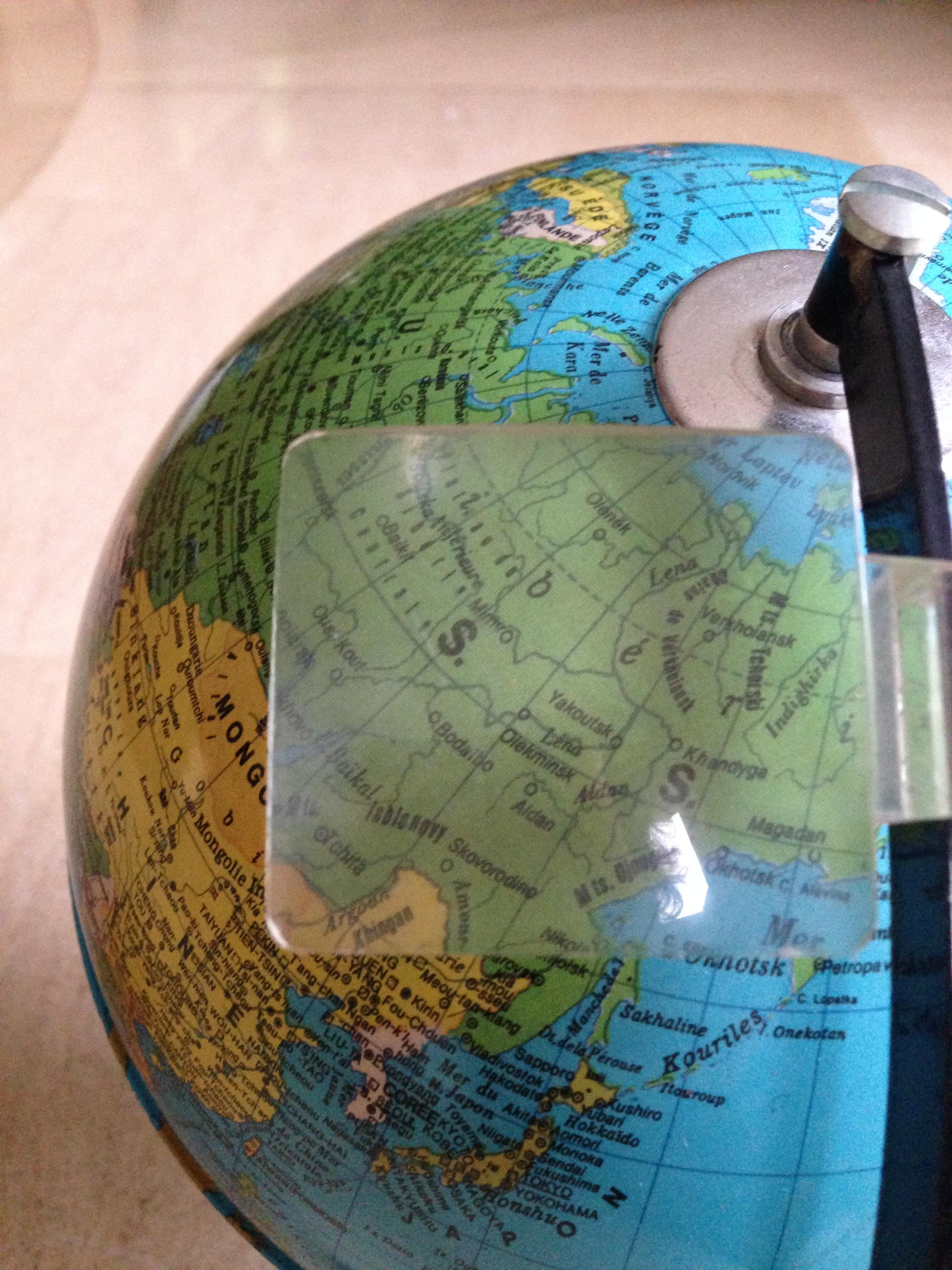 Golbe Taride tripode avec loupe !