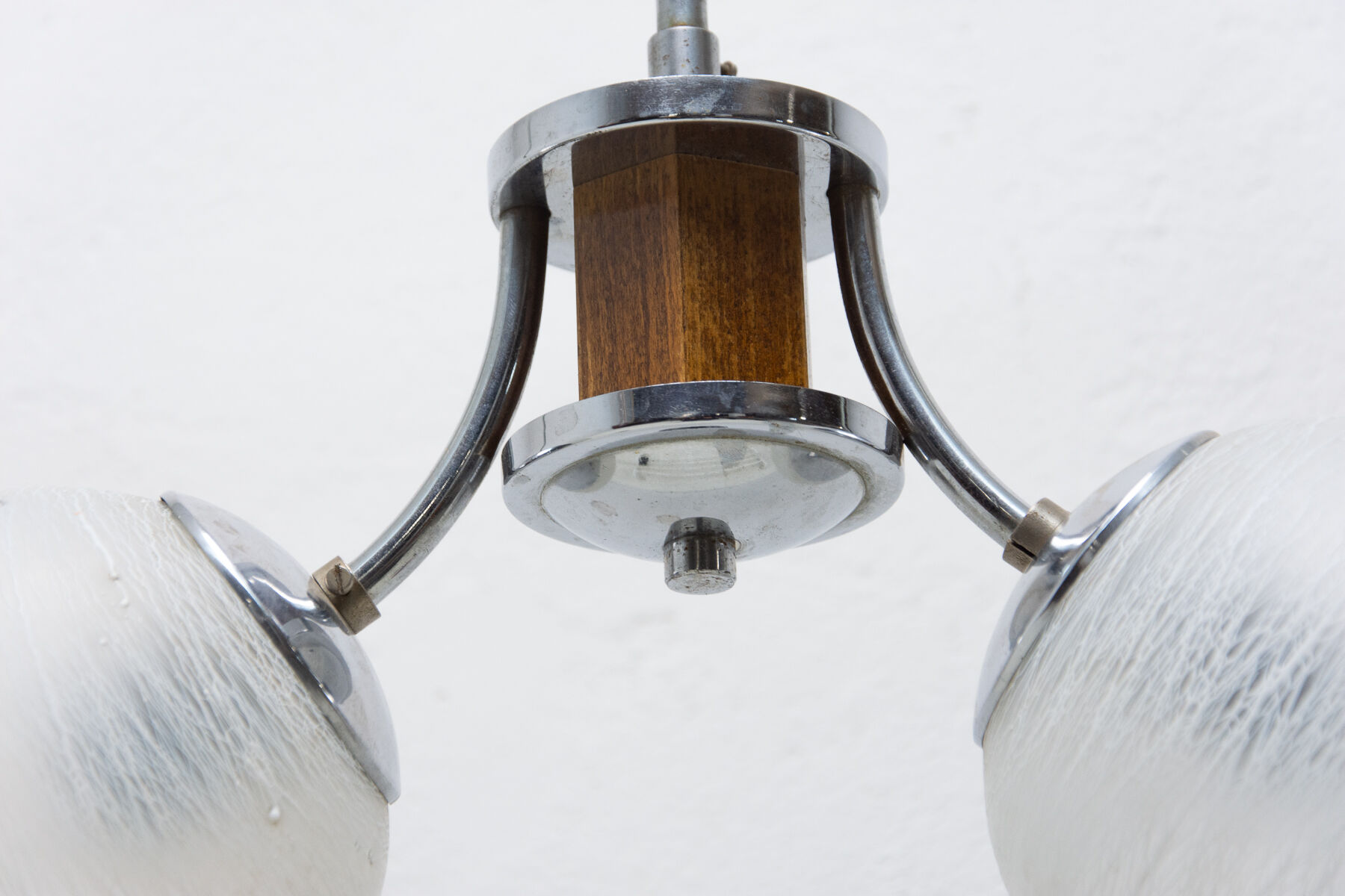 Suspension art déco chromé et bois, vers les années 1930